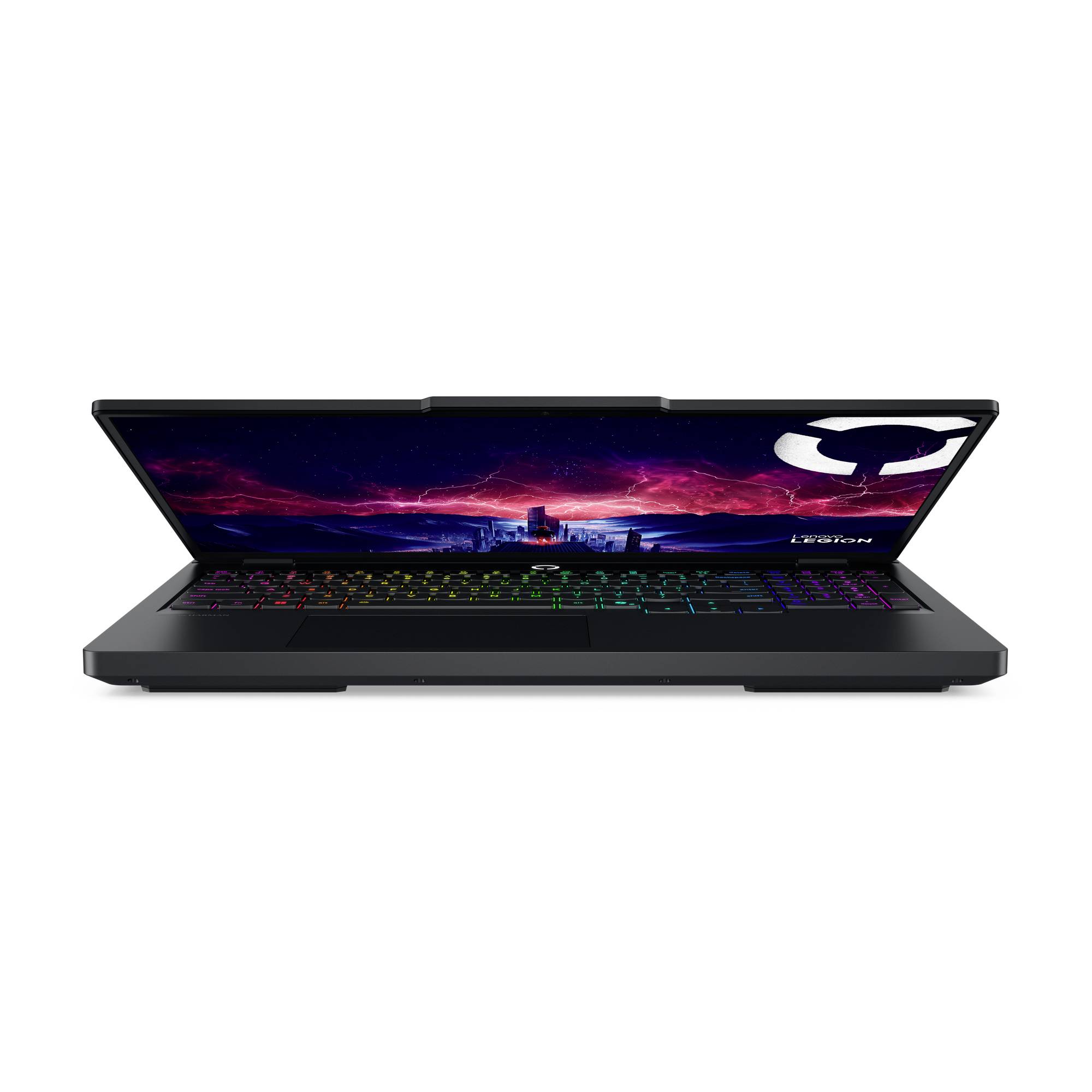 Offener Laptop mit regenbogenfarbig beleuchteter Tastatur und violetter Stadtnacht-Anzeige auf weißem Hintergrund.