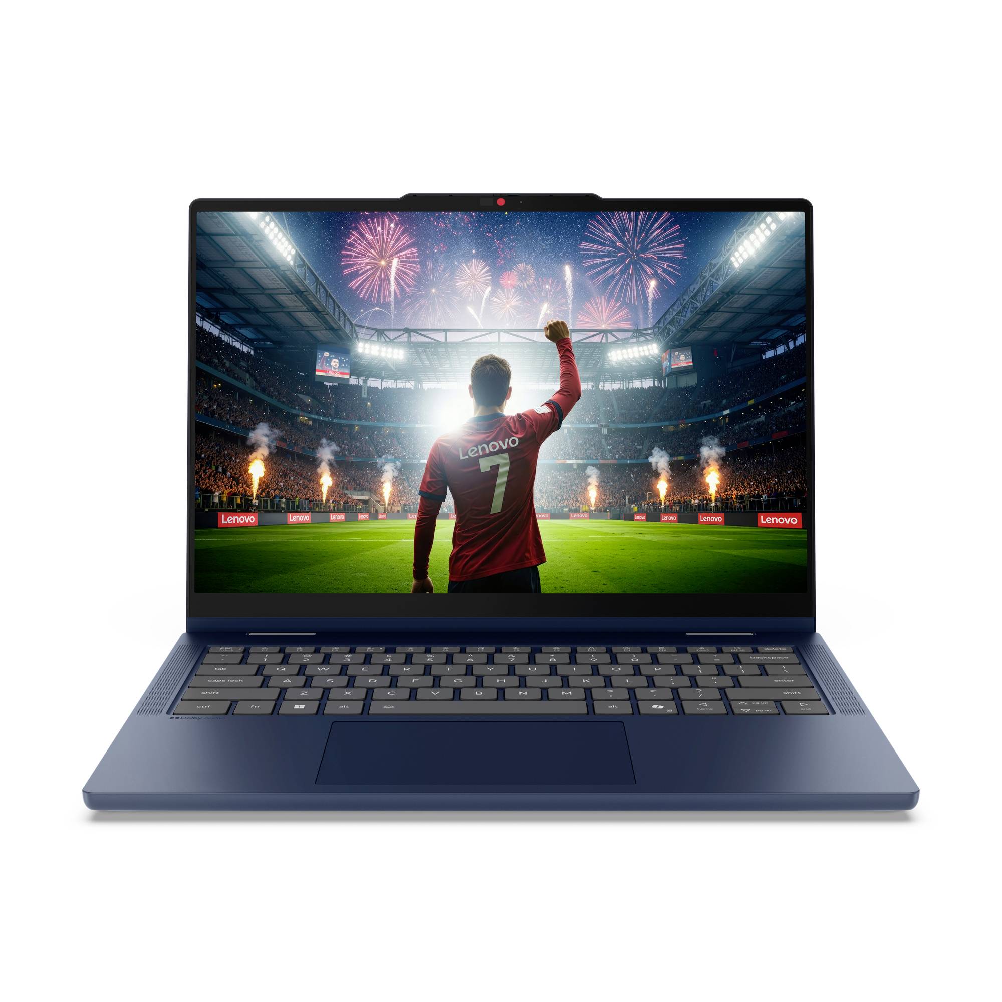 Ein Lenovo-Laptop zeigt eine Szene eines Fußballstadions mit einem Spieler in einem roten Trikot, der inmitten von Feuerwerk die Faust erhebt.