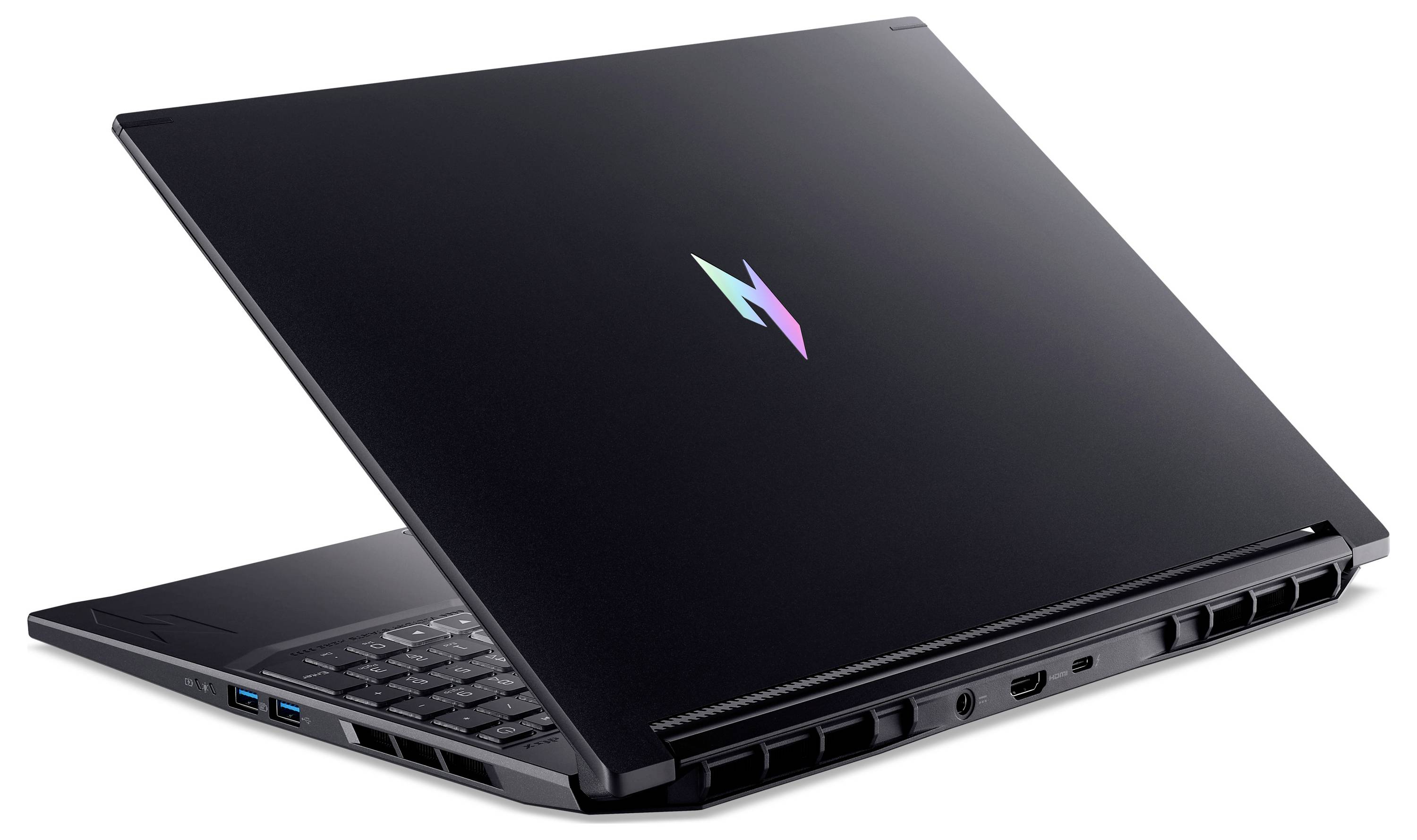 Geschlossener schwarzer Gaming-Laptop, im Winkel dargestellt, mit leuchtendem blitzartigem Logo auf dem Deckel und sichtbaren Seitenports und Tastatur.