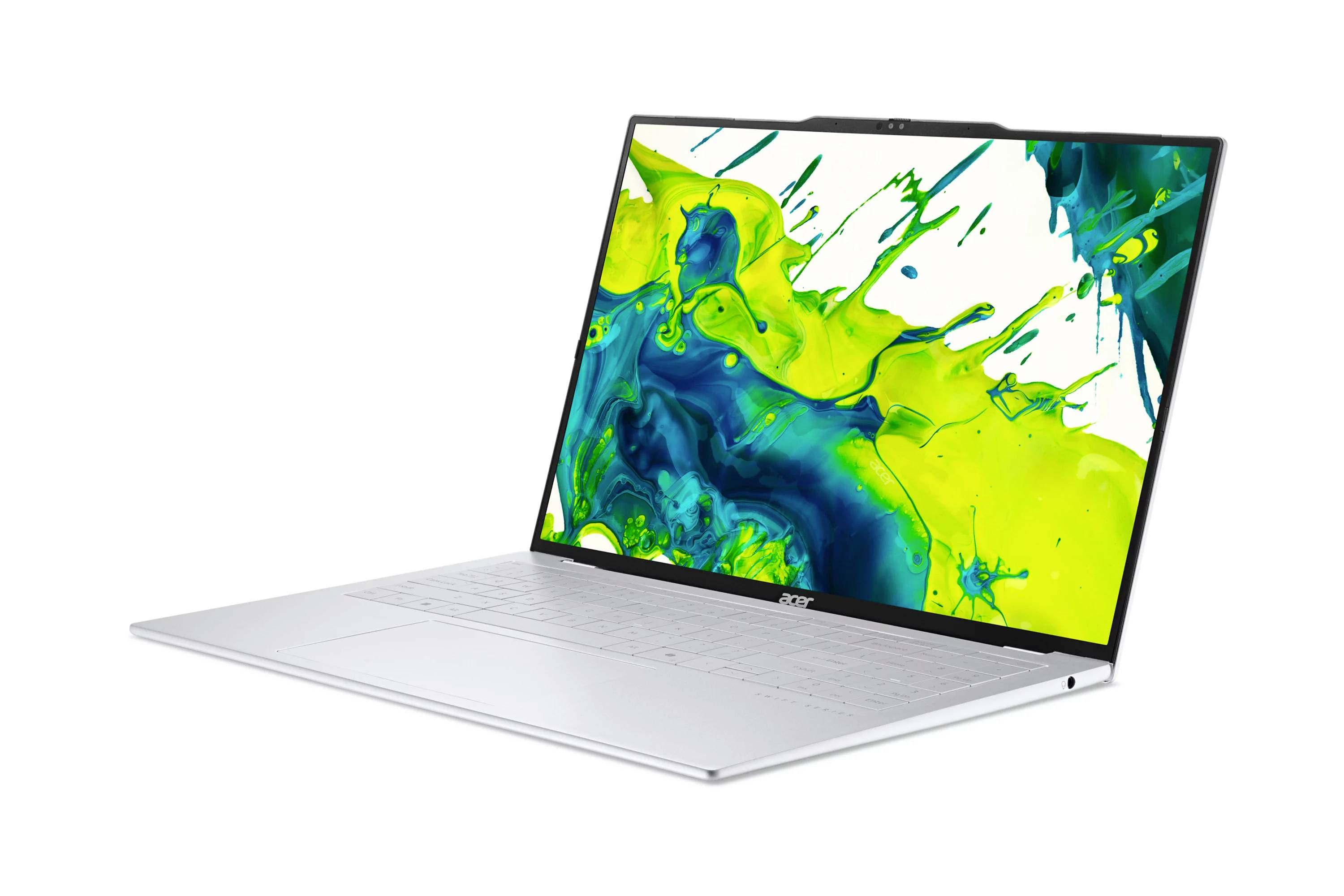 Silber-farbenes Acer-Laptop in offener Position in schrägem Winkel mit leuchtend grünem und blauem abstraktem Display auf weißem Hintergrund.