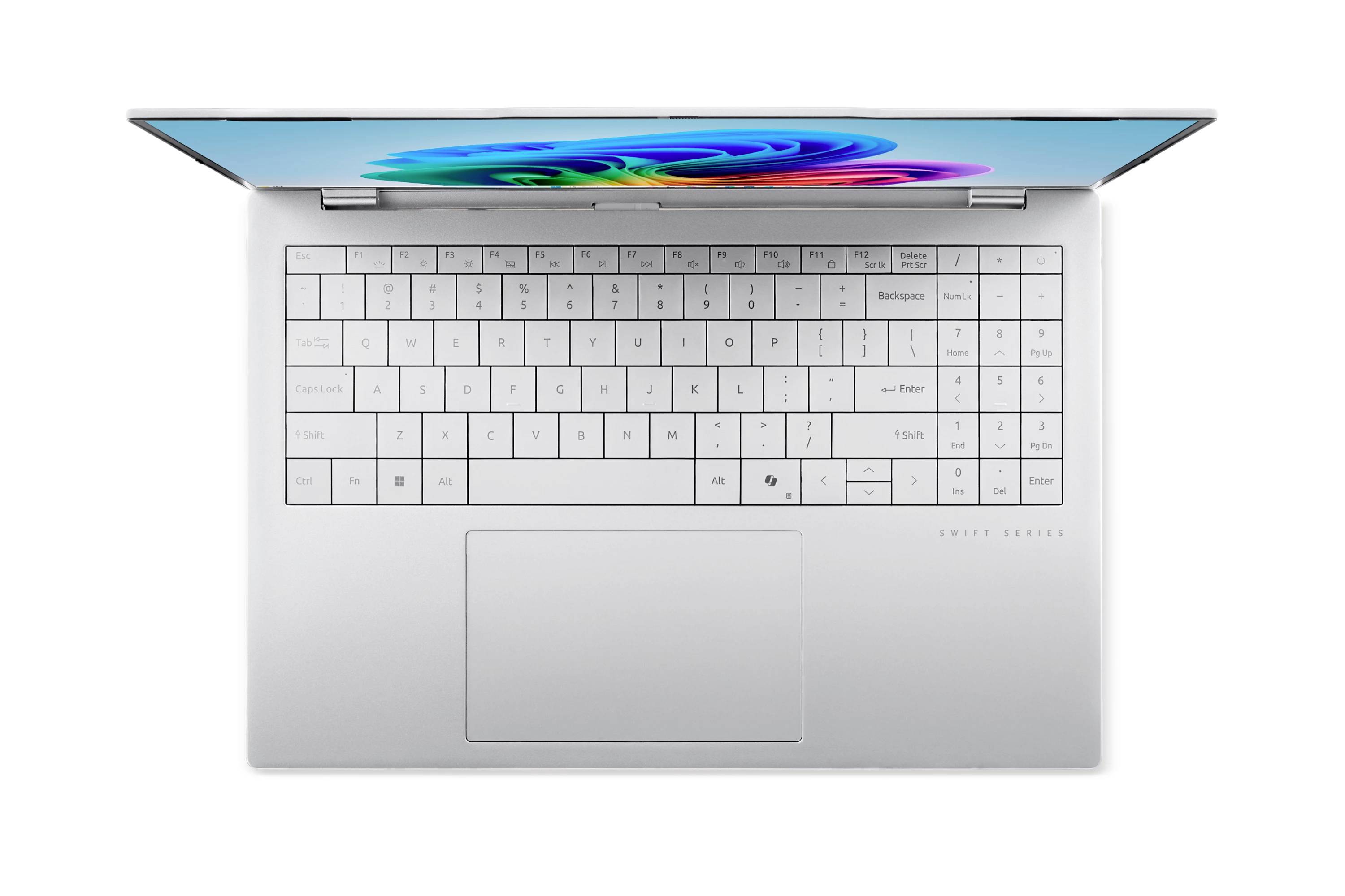 Draufsicht auf einen offenen silbernen Laptop mit großer Tastatur und Trackpad, der auf weißem Hintergrund einen farbenfrohen abstrakten Bildschirm anzeigt.