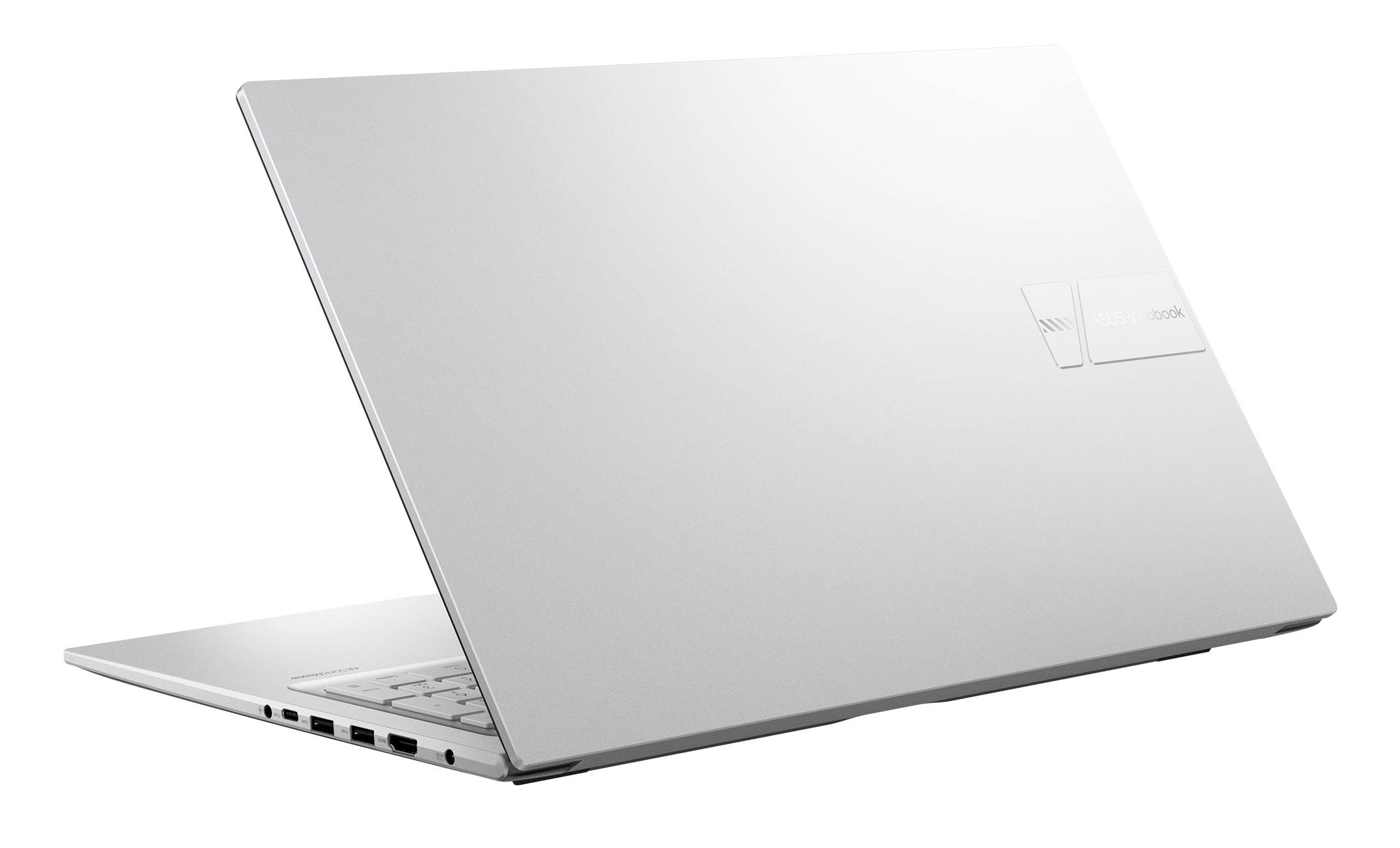 Silberner Laptop, geschlossen, in einer Dreiviertelseitenansicht vor weißem Hintergrund dargestellt.