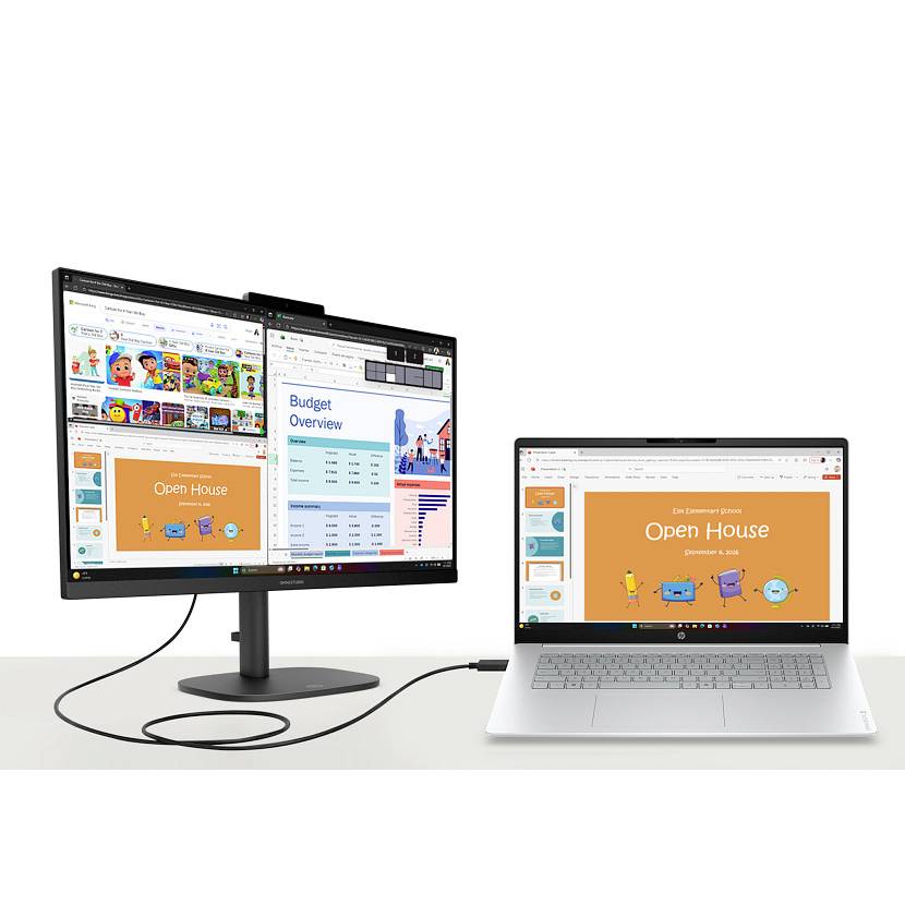 Laptop mit einem externen Monitor verbunden, beide zeigen Präsentationsfolien an, einschließlich Dokumente zu "Open House" und "Budget Overview".