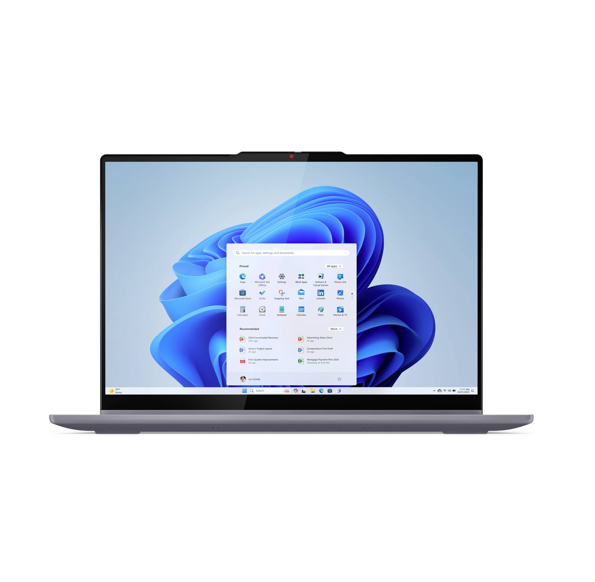 Vorderansicht eines Laptops, der den Windows 11-Desktop mit dem geöffneten Startmenü auf dem Bildschirm anzeigt.