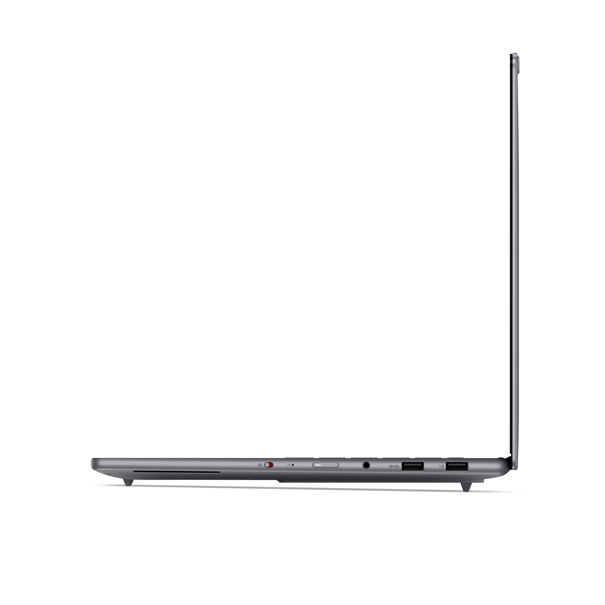 Seitenansicht eines schlanken silbernen Laptops, der in 90-Grad-Winkel geöffnet ist und das dünne Profil, die Tastaturbasis und das vertikale Display-Scharnier zeigt.