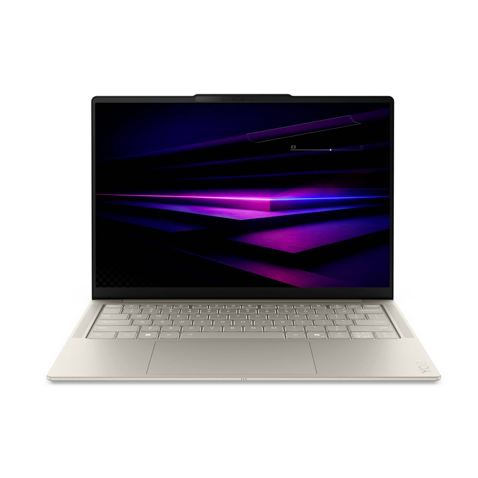 Silberner Laptop auf weißem Hintergrund offen, zeigt eine abstrakte lila und blaue geometrische Tapete auf dem Bildschirm.