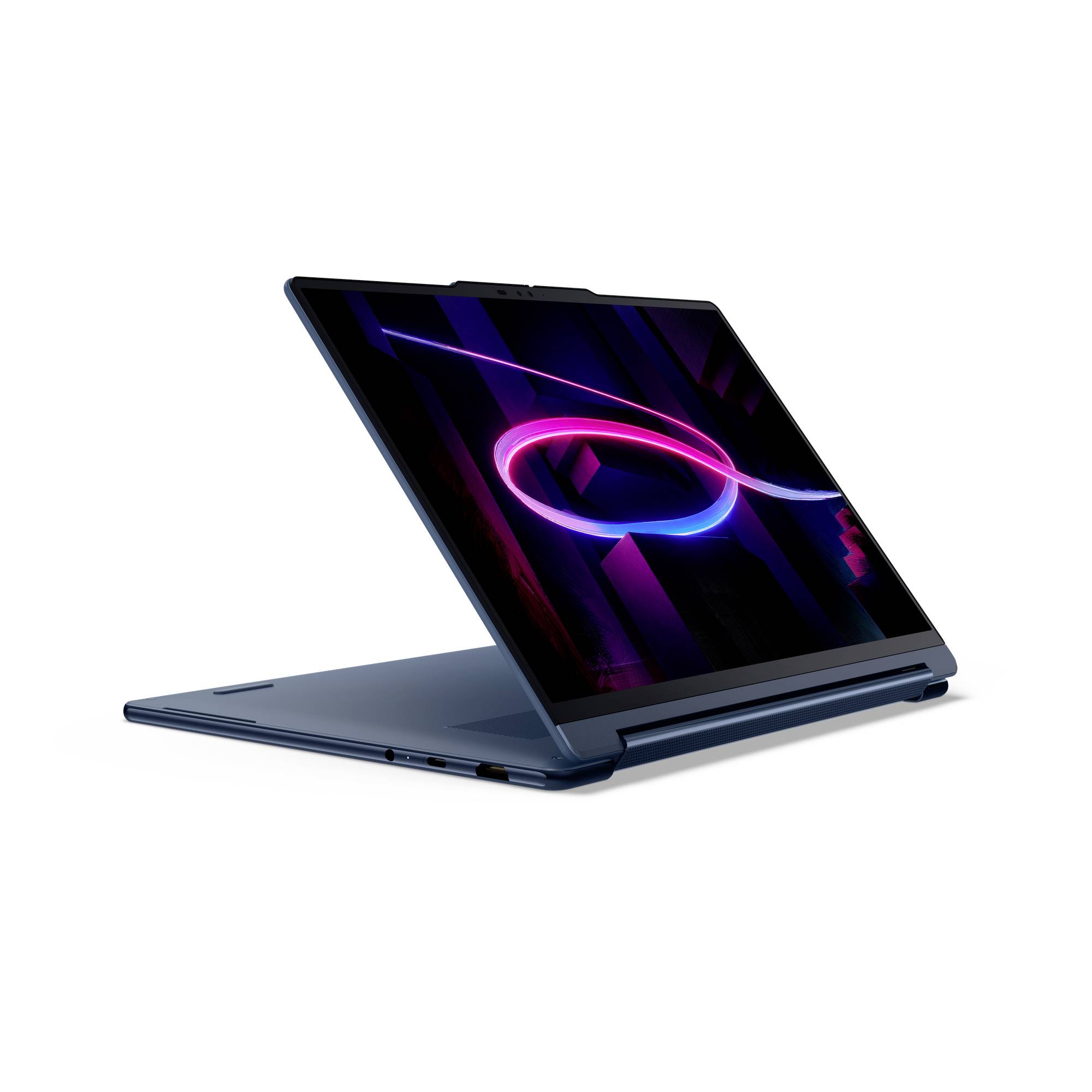 Ein 2-in-1-Laptop im Zeltmodus zeigt eine neonviolett-rosafarbene abstrakte Grafik auf einem dunklen Bildschirm vor weißem Hintergrund an.