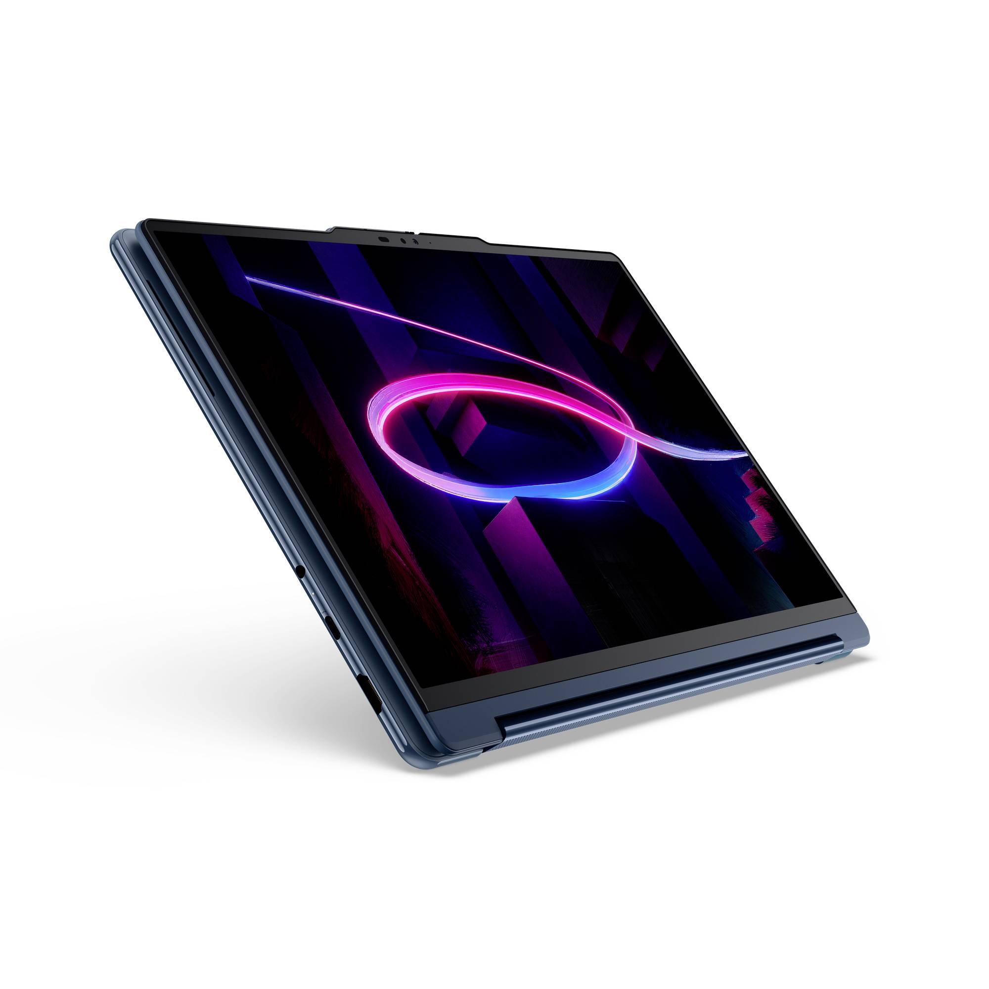Eine blau zusammenklappbare Tablette, die teilweise geöffnet in einem Winkel angezeigt wird und ein neon-violettes und rosa abstraktes Graphic auf einem schwarzen Bildschirm anzeigt.