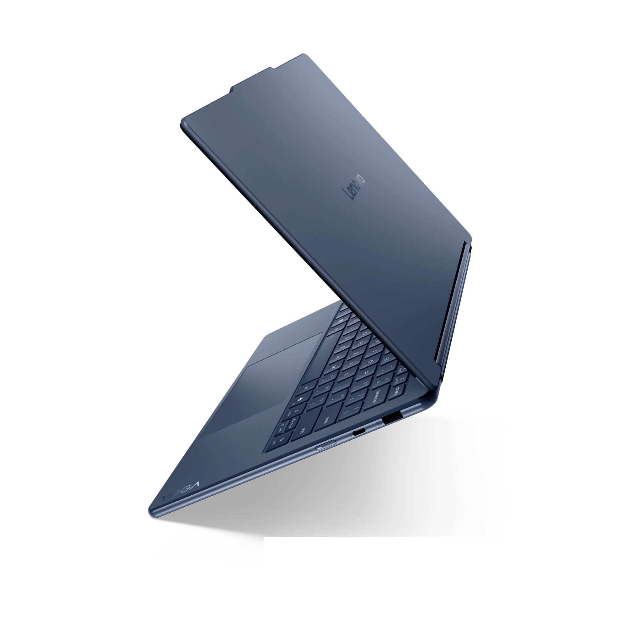 Dell Laptop in Blau, teilweise geöffnet in einer schwebenden Seitenansicht auf weißem Hintergrund.