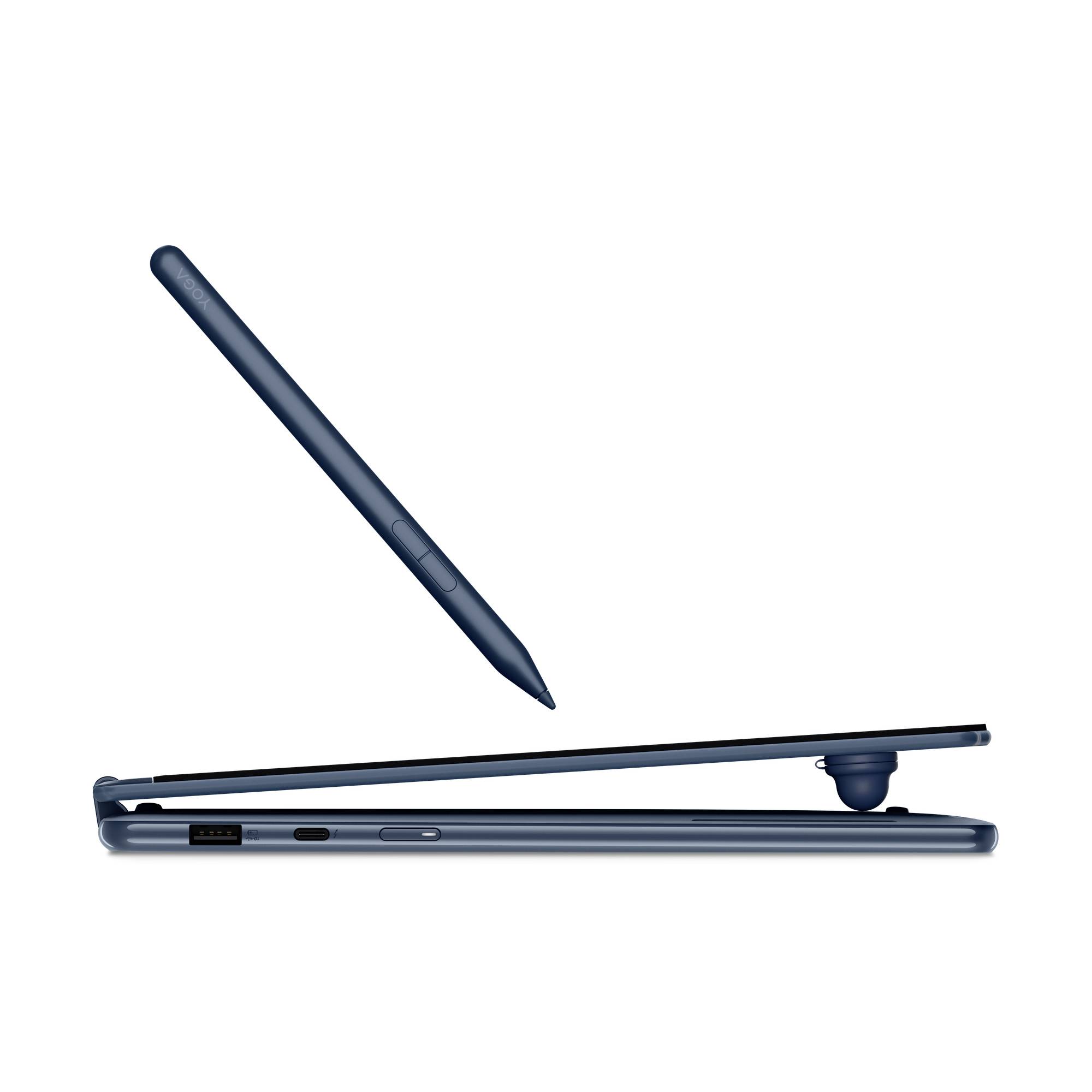 Ein Stift schwebt über einem teilweise eingeklappten Tablet-Laptop und zeigt die schlanke Seitenansicht des Geräts und das Scharnier.