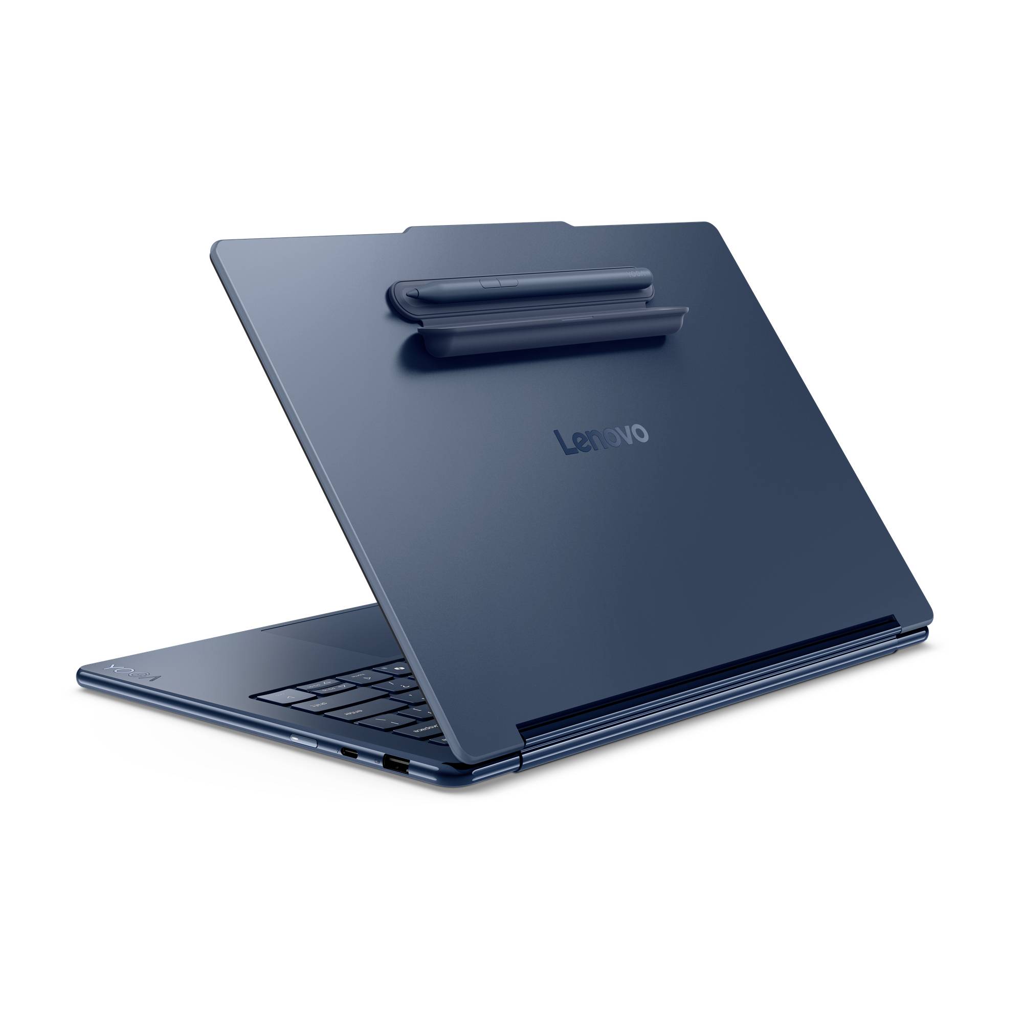 Blauer Lenovo-Laptop, teilweise geöffnet, mit einer auf dem Deckel montierten Stylus-Halterung auf der Rückseite.