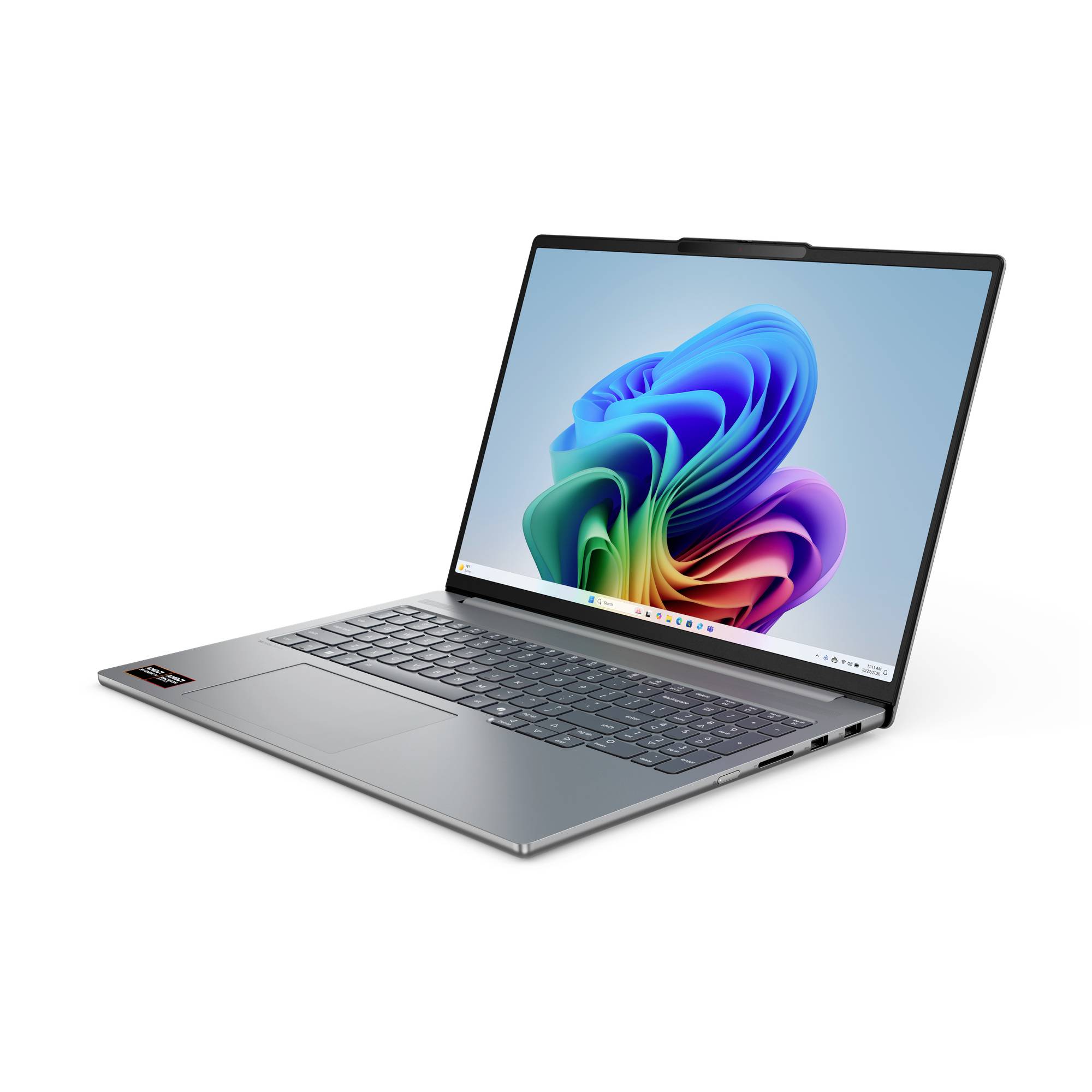 Silberner Laptop in einem Winkel geöffnet, der auf dem Bildschirm ein Windows-11-ähnliches buntes abstraktes Hintergrundbild zeigt.