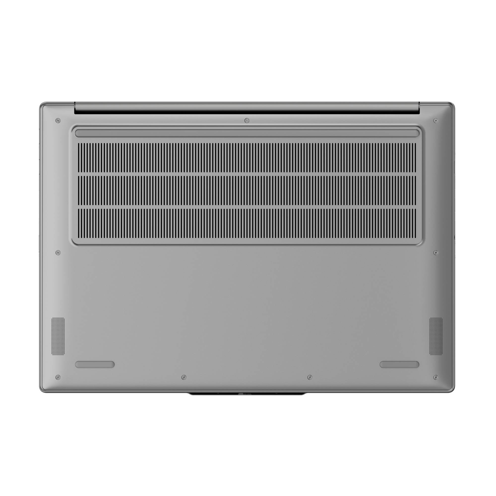 Unteransicht eines silbernen Laptops mit Belüftungsgittern, Gummifüßen und Gehäuseschrauben.