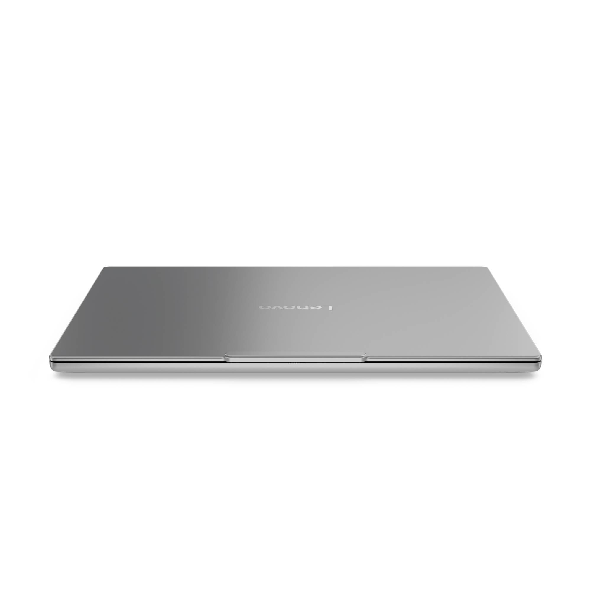 Geschlossener silberner Lenovo-Laptop von vorne auf weißem Hintergrund.