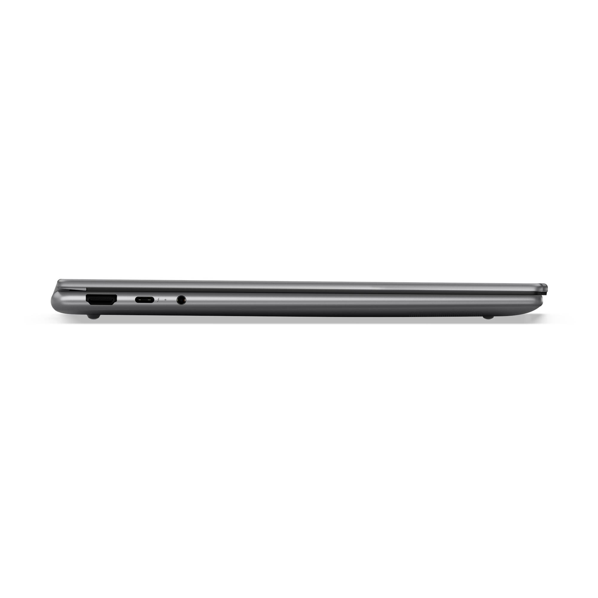 Seitenansicht eines geschlossenen silbernen Laptops, das sein dünnes Profil und die Anschlüsse auf der linken Seite auf weißem Hintergrund zeigt.