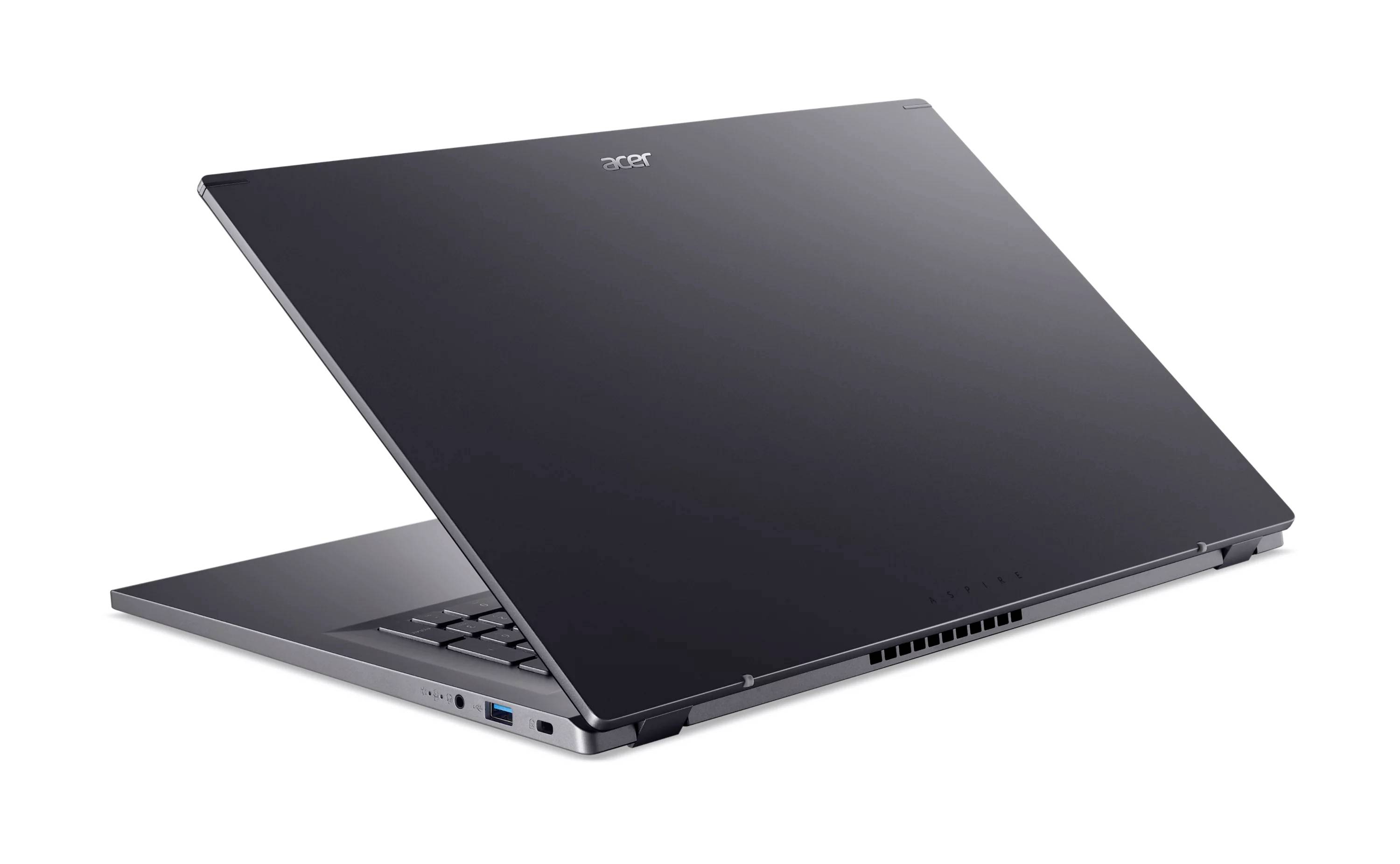 Aufgeklappter schwarzer Acer-Laptop, von hinten-links gezeigt, teilweise geöffnet auf weißem Hintergrund.