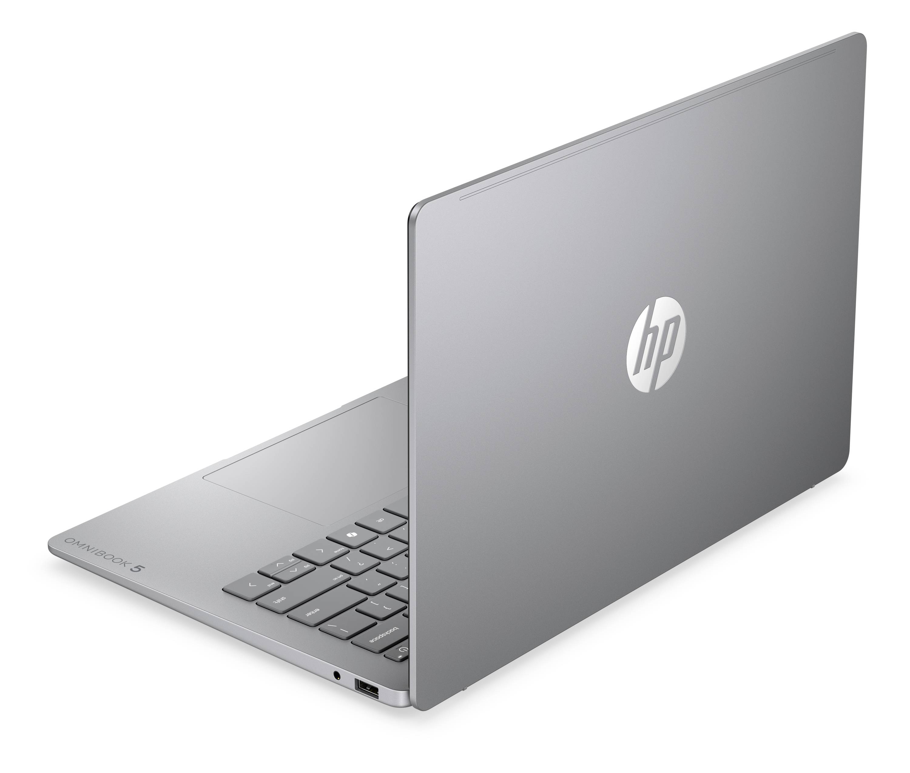 Silberner HP-Laptop, teilweise geöffnet, in Rückansicht aus Dreiviertelperspektive dargestellt, mit sichtbarer Tastatur und HP-Logo auf dem Deckel.
