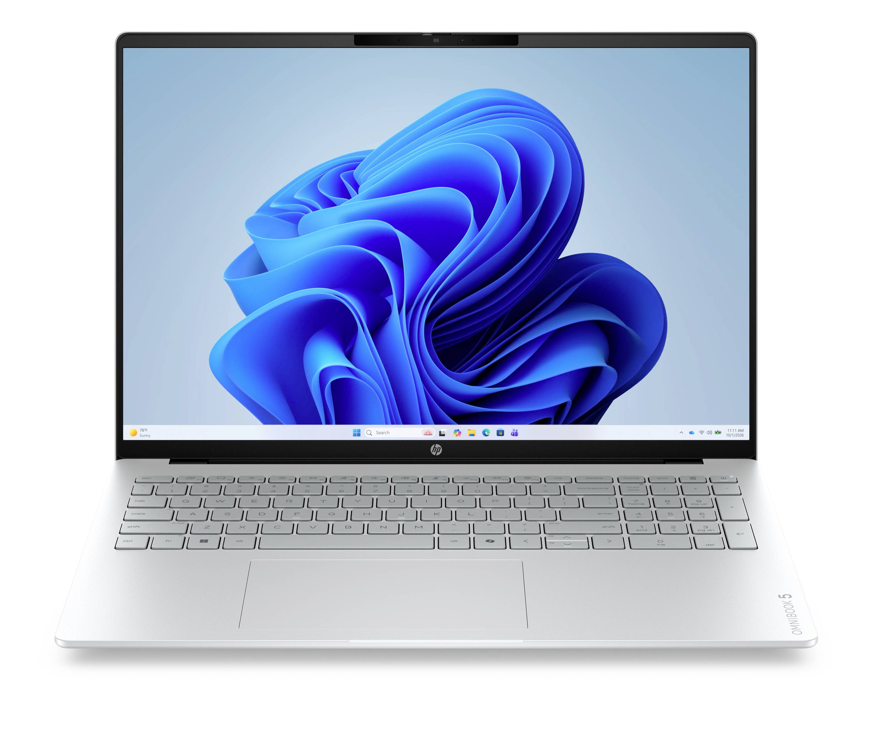Silberner HP-Laptop geöffnet und nach vorne ausgerichtet, mit blauem abstraktem Windows-11-Hintergrund auf dem Bildschirm.