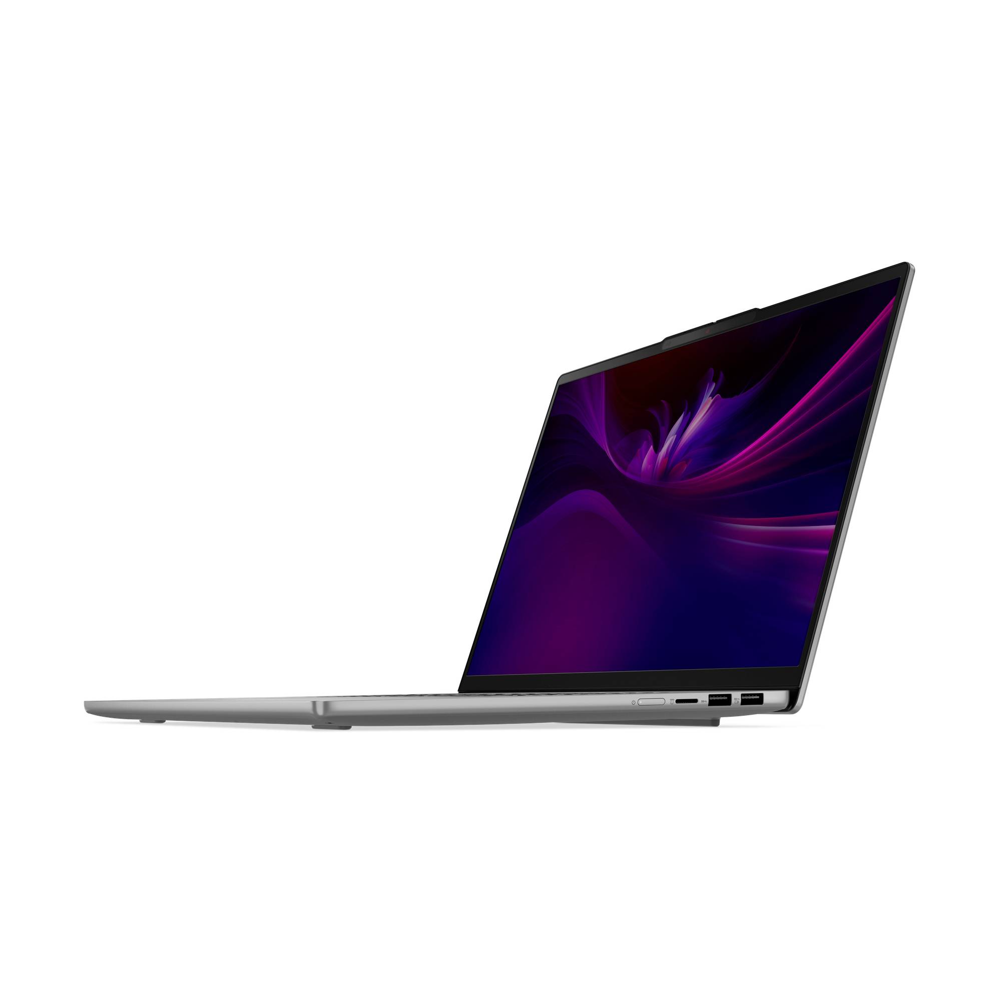 Schlanker silberner Laptop in der Seitenansicht mit geöffnetem Bildschirm, der eine violette abstrakte Tapete auf weißem Hintergrund zeigt.