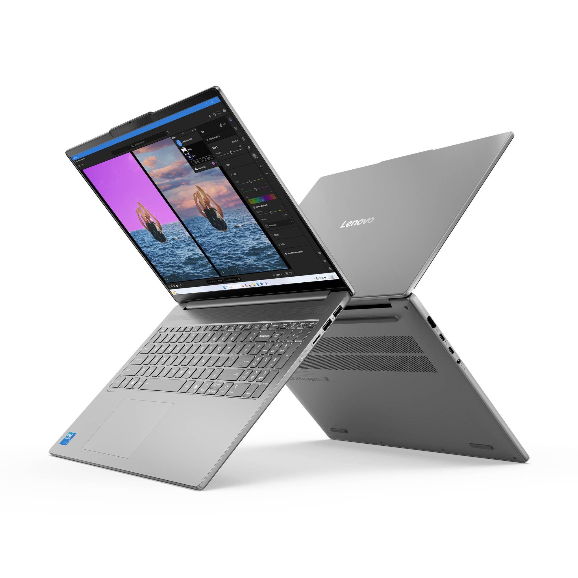 Zwei silberne Lenovo-Laptops in einer flexiblen 2-in-1-Zeltpose dargestellt, ein Bildschirm zeigt eine Fotobearbeitungsoberfläche.