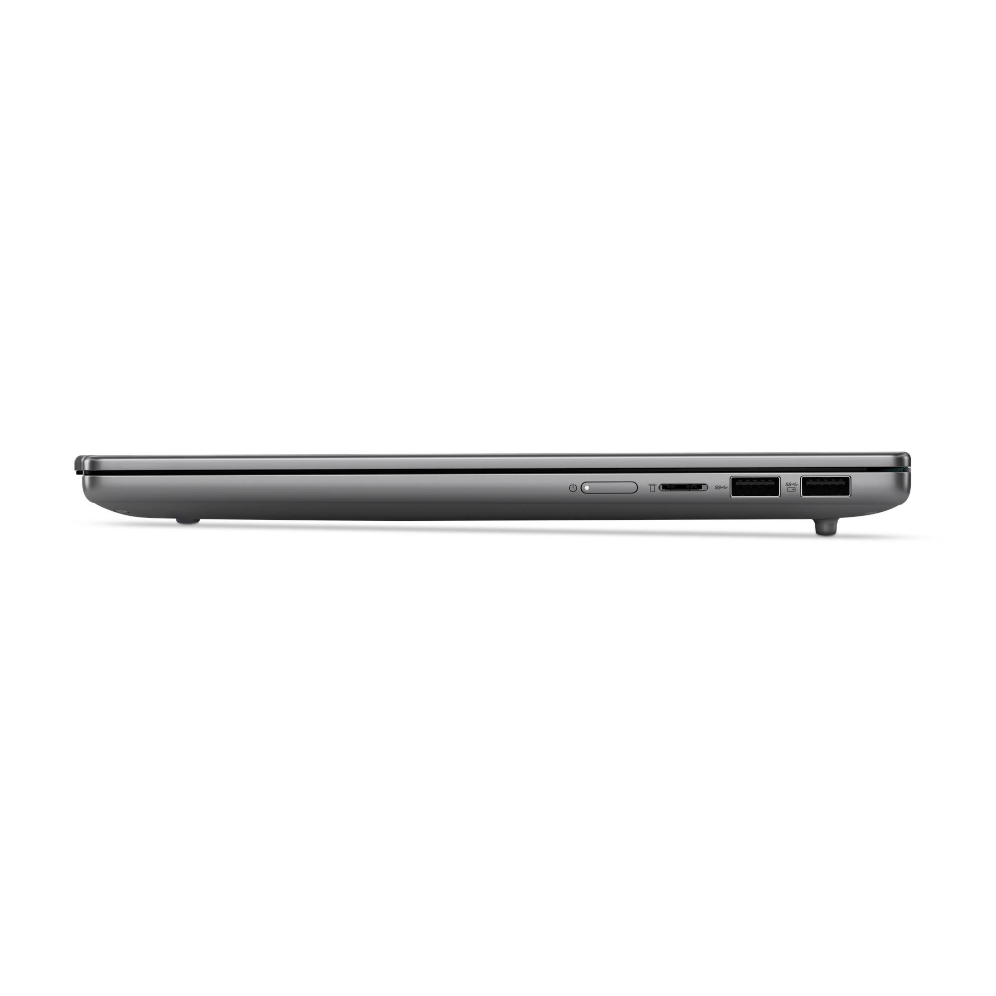 Seitenansicht eines geschlossenen silbernen Laptops auf weißem Hintergrund, das sein dünnes Profil, Anschlüsse und Füße zeigt.