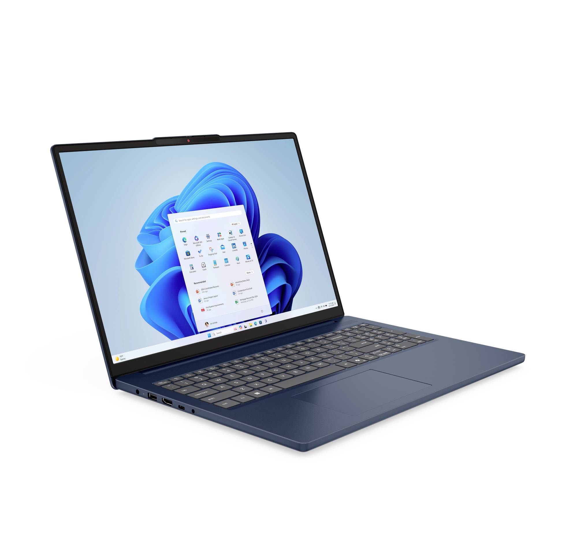 Blauer Laptop, der in einem Winkel geöffnet gezeigt wird, mit Windows 11-Desktop und Startmenü auf dem Bildschirm.
