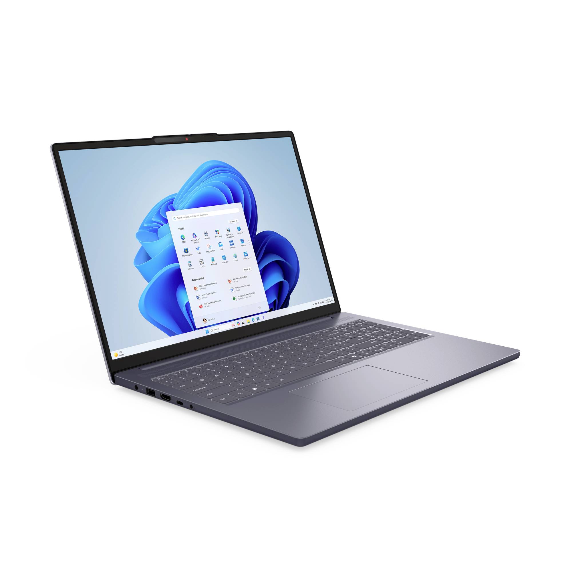 Ein grauer Laptop, auf dem der Windows 11-Desktop und das Startmenü auf weißem Hintergrund angezeigt werden.