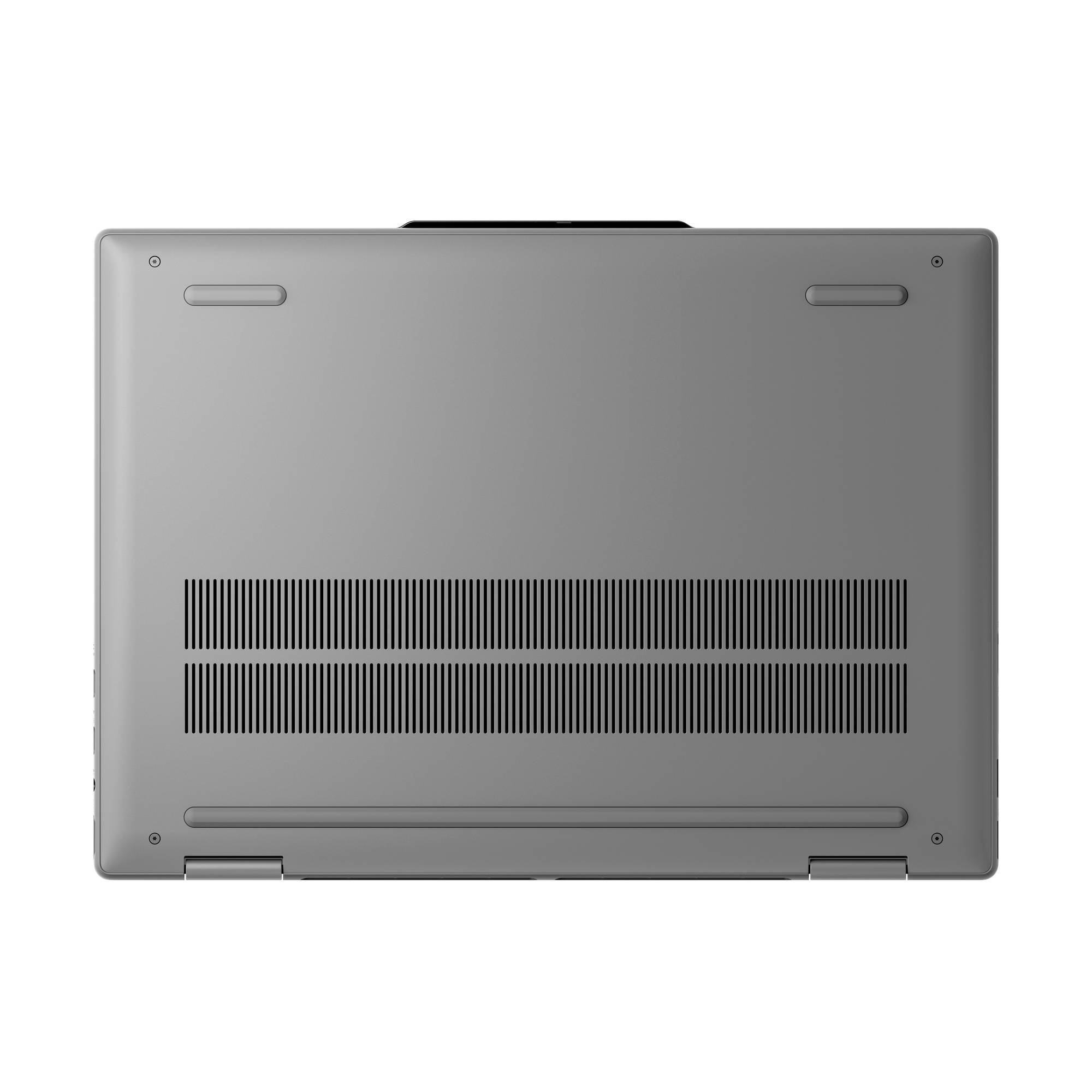 Untere Ansicht eines geschlossenen silbernen Laptops, die Lüftungsgitter, Gummifüße und Schrauben auf weißem Hintergrund zeigt.