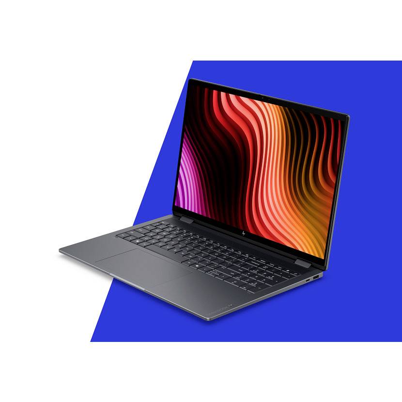 Laptop auf blauem geometrischem Hintergrund geöffnet, mit lebendigen abstrakten roten, orangefarbenen und schwarzen Wellenmuster auf dem Bildschirm.