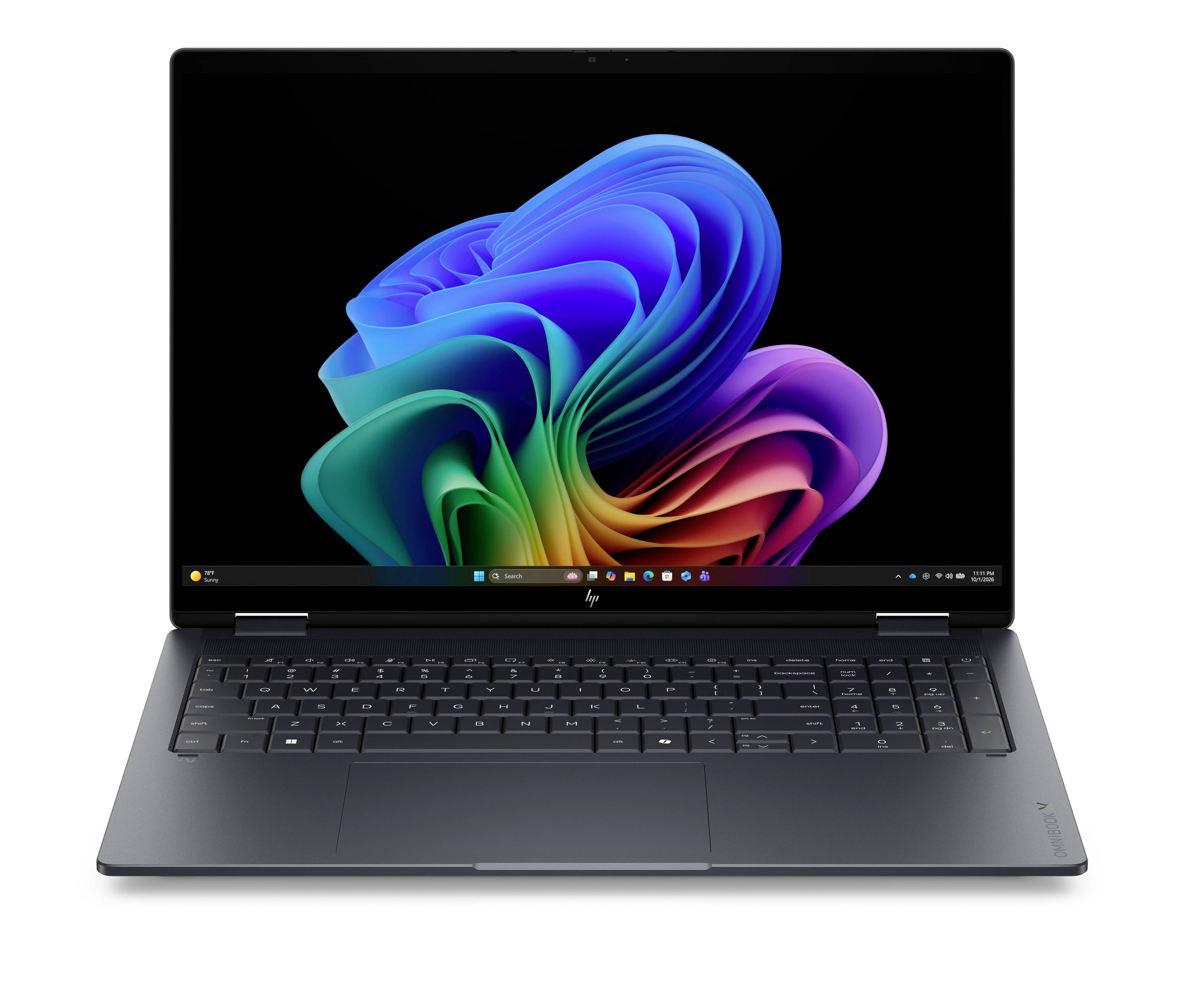 HP-Laptop auf weißem Hintergrund, zeigt ein farbenfrohes abstraktes Windows-Desktop-Hintergrundbild auf dem Bildschirm.