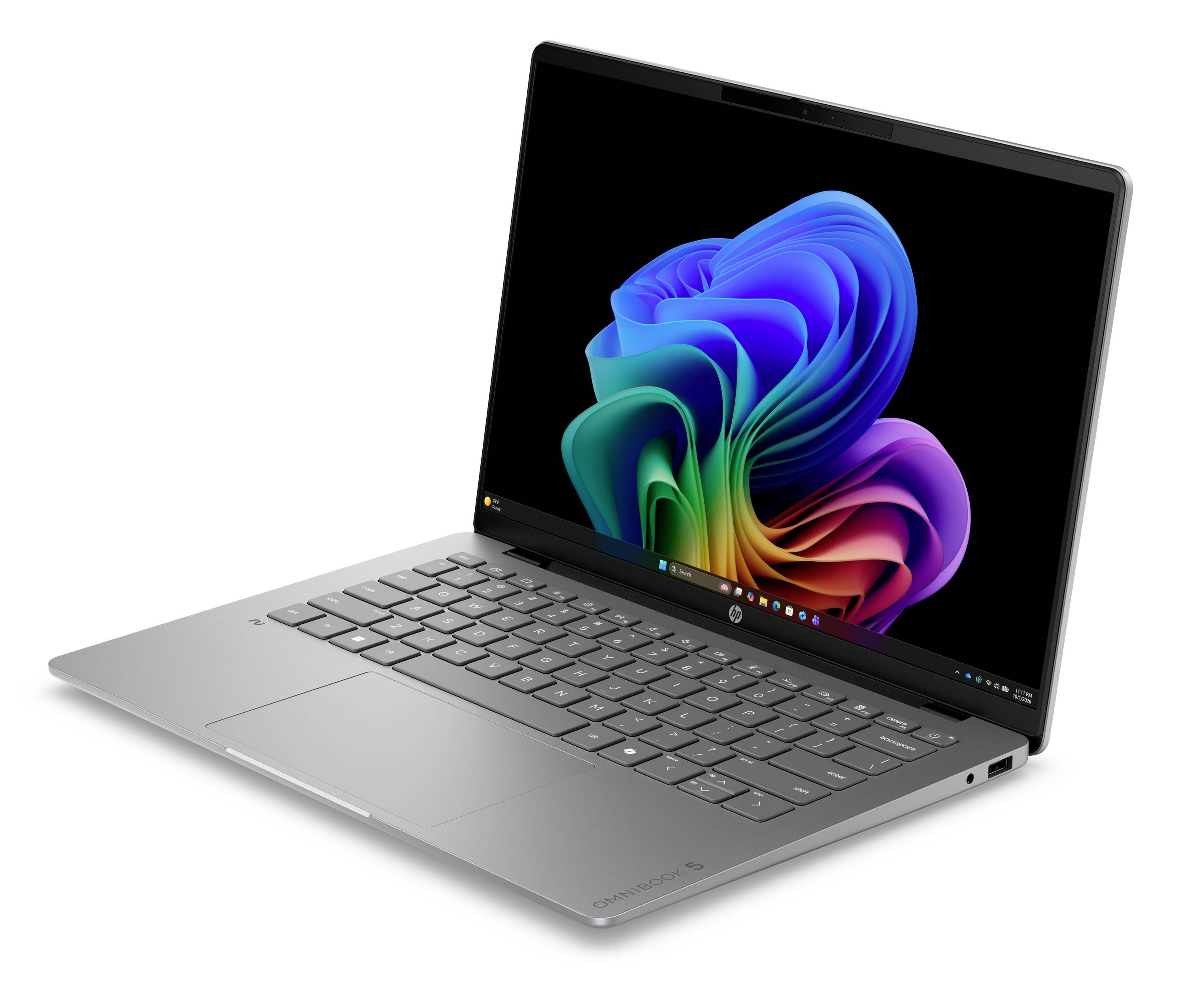 Silberner HP-Laptop in einem Winkel geöffnet, zeigt ein farbenfrohes abstraktes Hintergrundbild auf dem Bildschirm.