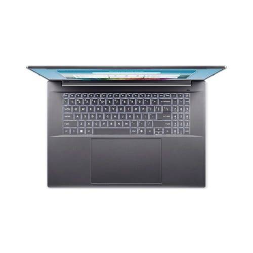 Draufsicht eines offenen Laptops mit Tastatur und großem Touchpad auf weißem Hintergrund.