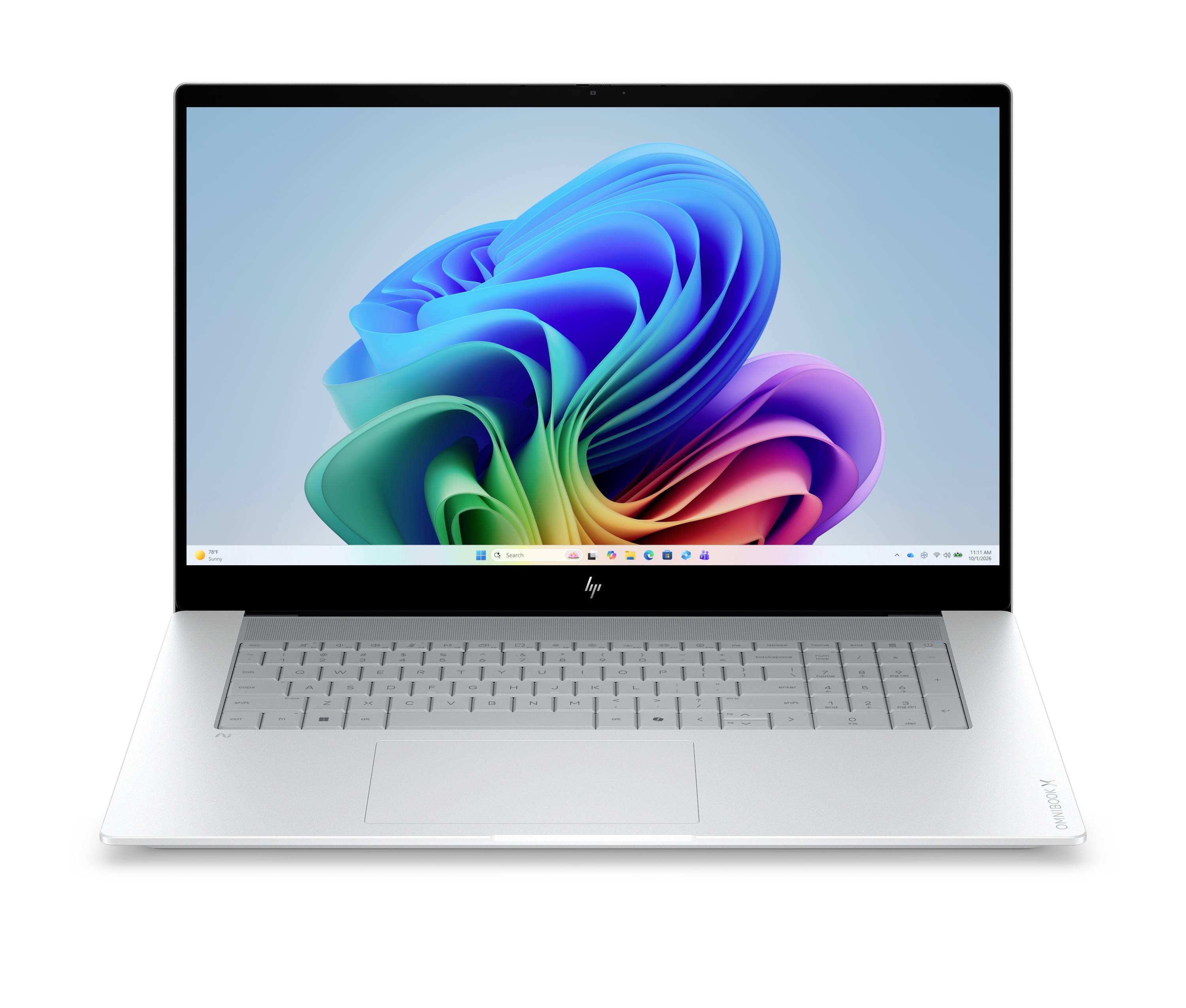 Silber HP-Laptop mit geöffnetem Windows 11-Hintergrundbild auf dem Bildschirm, gezeigt in Vorderansicht auf weißem Hintergrund.