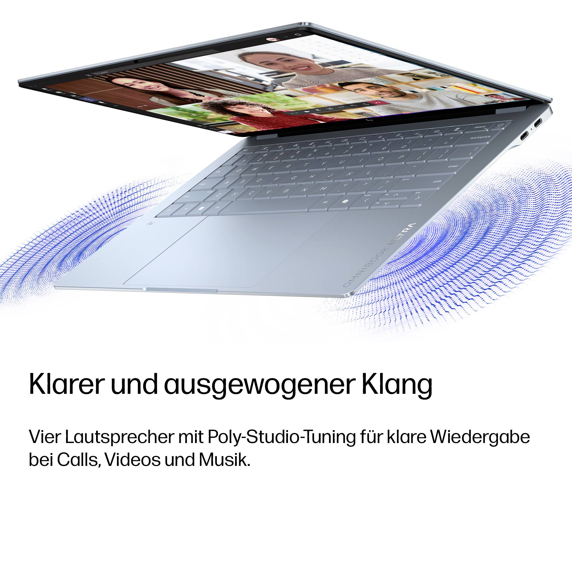 Laptop mit vier Lautsprechern, die Schallwellen abgeben, wobei klarer und ausgewogener Klang für Anrufe, Videos und Musik hervorgehoben wird; der deutsche Text lautet „Klarer und ausgewogener Klang".
