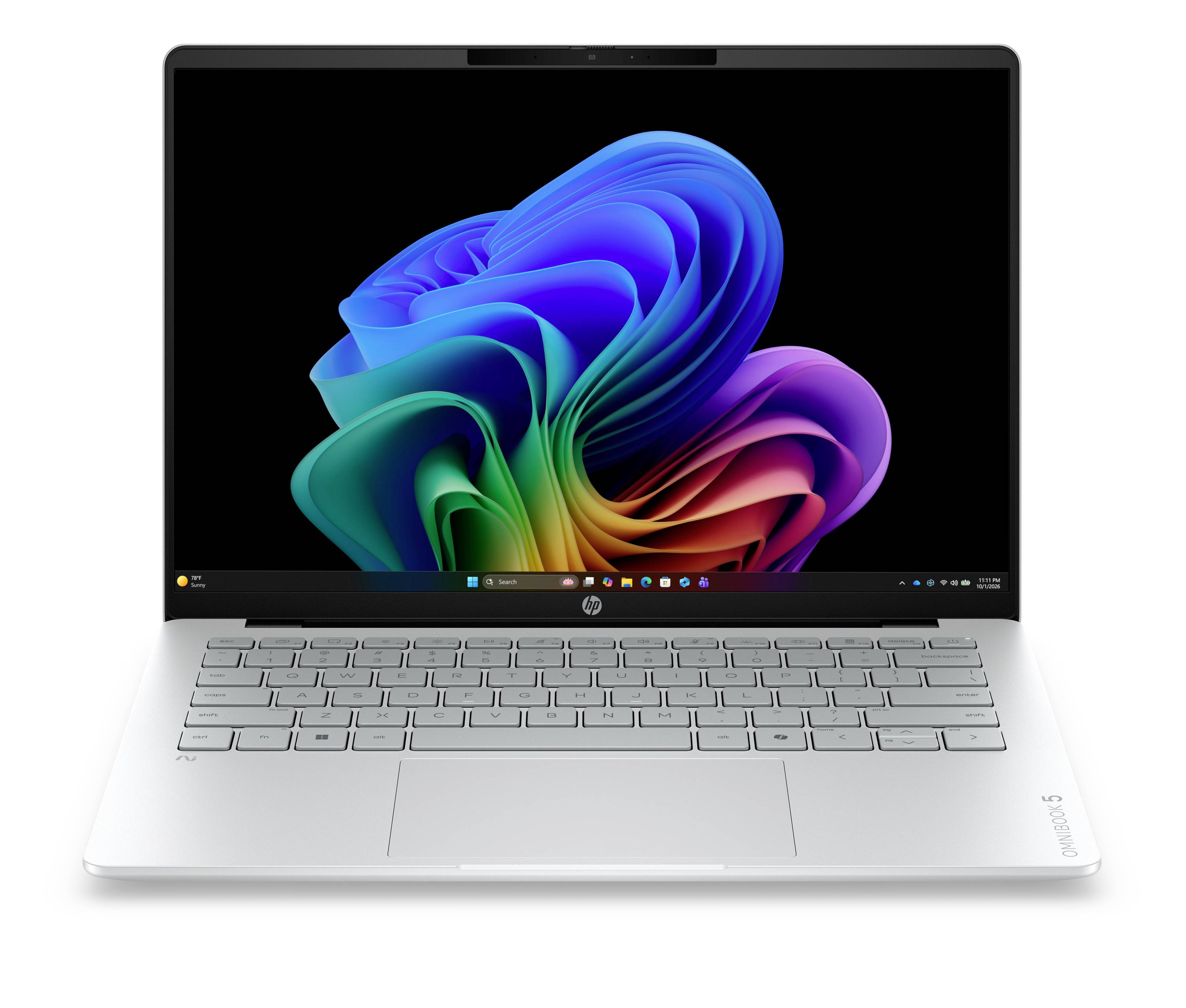 Silberner Lenovo-Laptop, geöffnet und frontal ausgerichtet, zeigt auf dem Bildschirm ein farbenfrohe abstrakte Windows-Hintergrundbild.