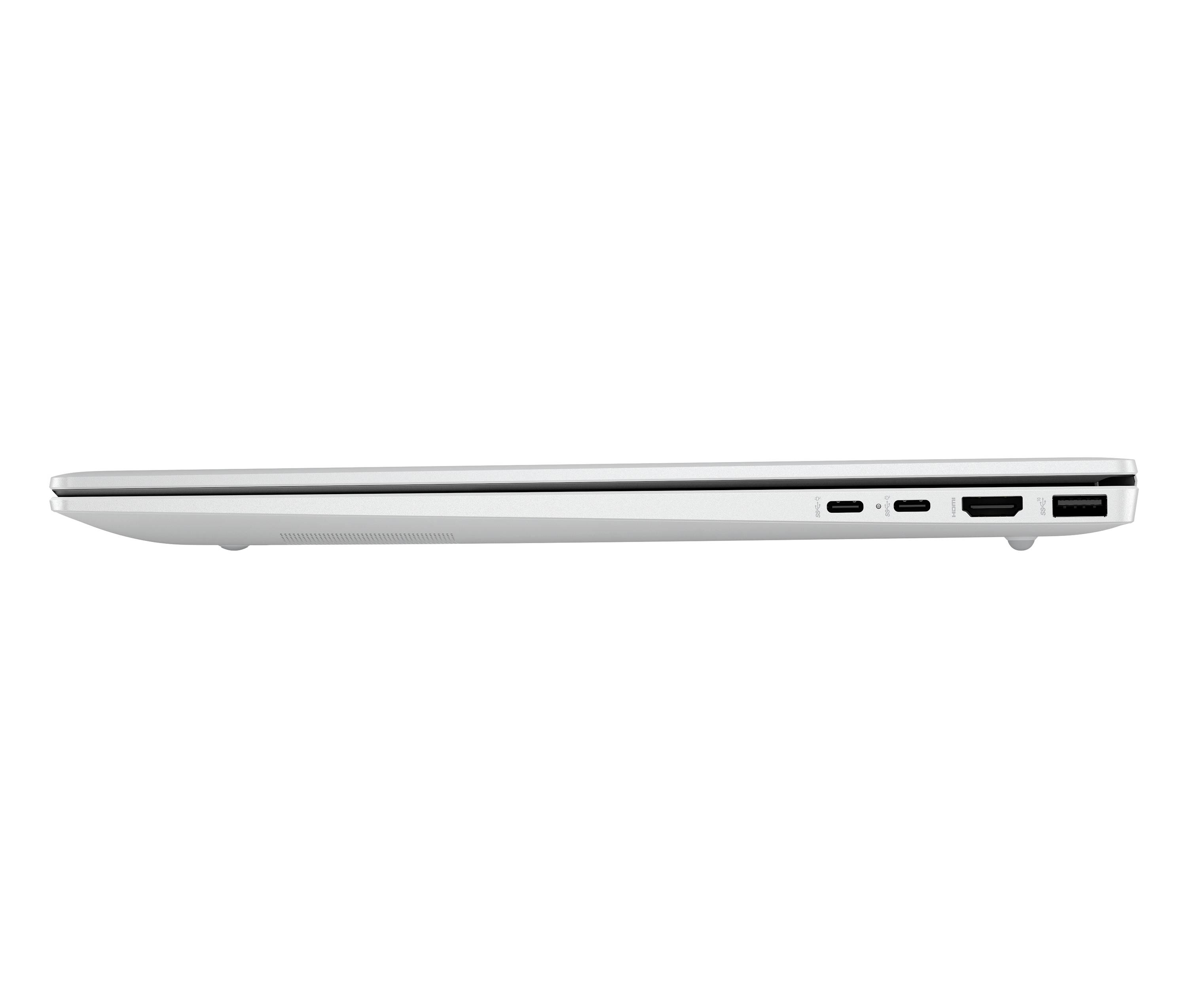 Seitenansicht eines dünnen silbernen Laptops, der sein geschlossenes Profil und die Anschlüsse auf der rechten Seite zeigt, einschließlich USB-C, HDMI und USB-A.