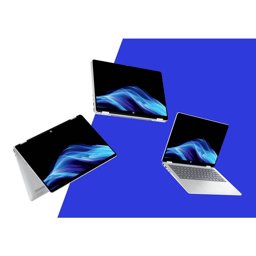 Drei HP-Laptops in verschiedenen Modi, einschließlich Zelt- und Standard-Laptop-Positionen, vor einem blauen geometrischen Hintergrund.