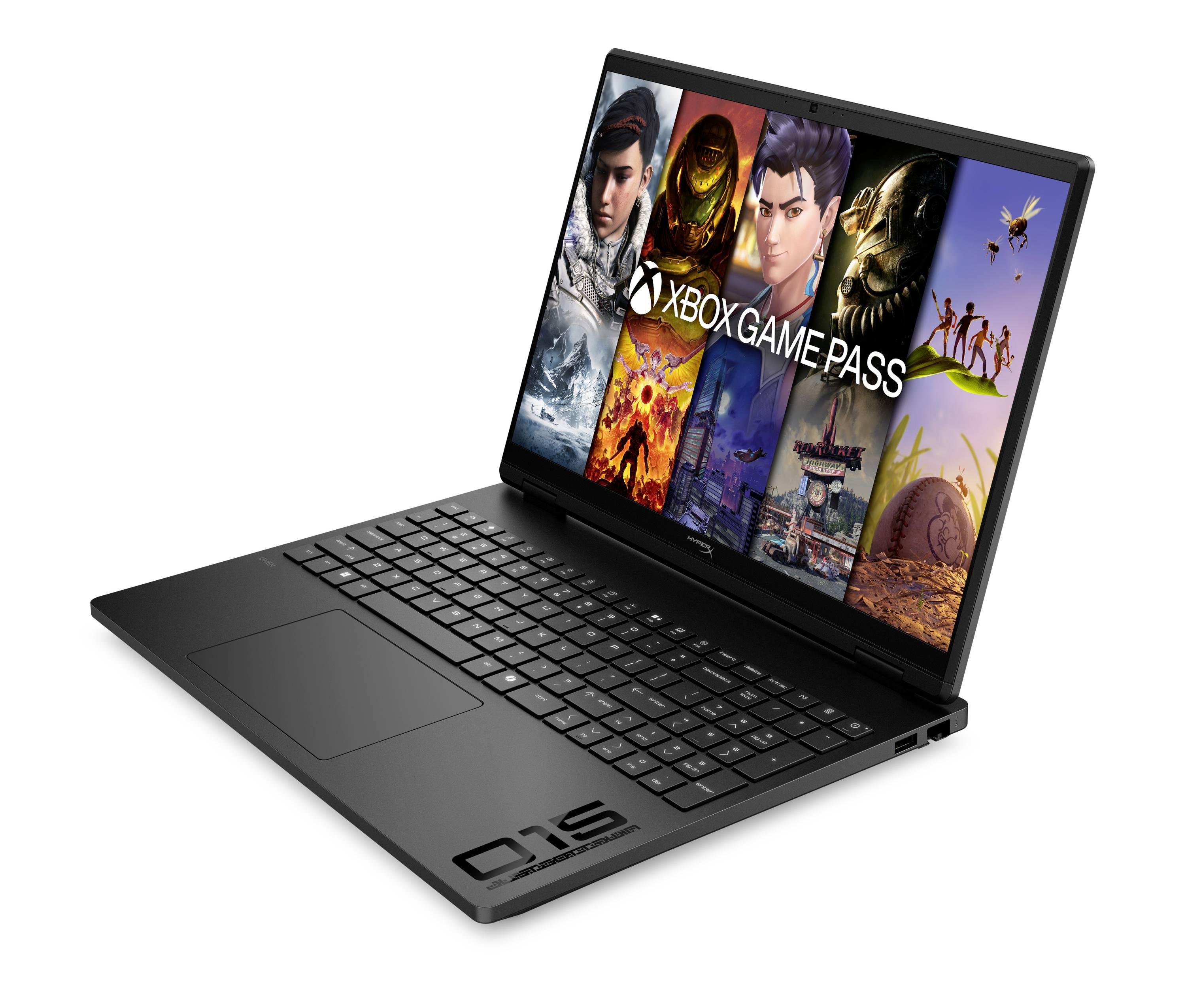 Gaming-Laptop in Schwarz, in einem Winkel geöffnet, zeigt einen Bildschirm mit einer 'Xbox Game Pass' Spielecollage.