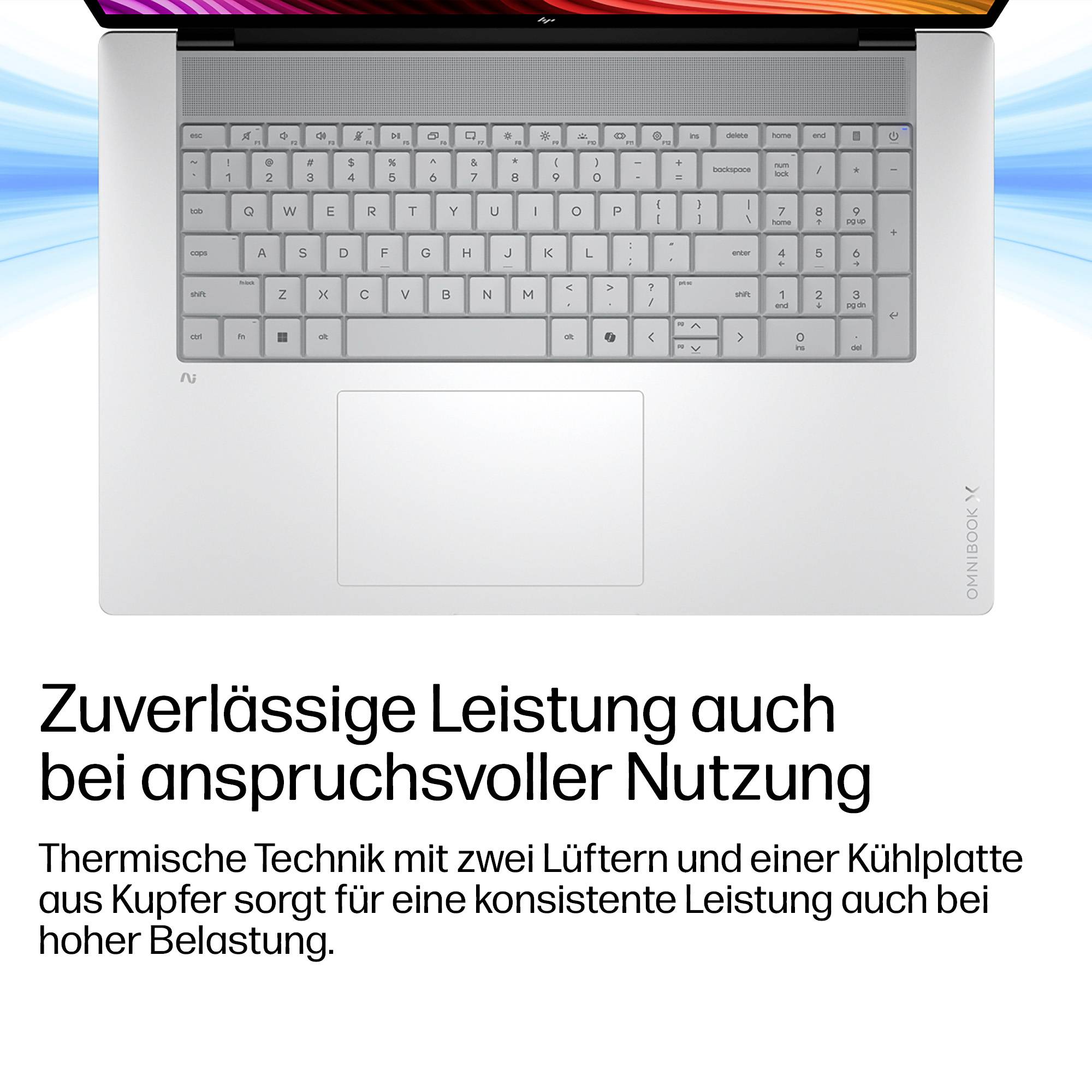 Silberner Laptop von oben fotografiert mit deutschem Text, der zuverlässige Leistung unter hoher Belastung und Kühlungstechnologie mit zwei Lüftern und einem Kupferwärmeleiter bewirbt.