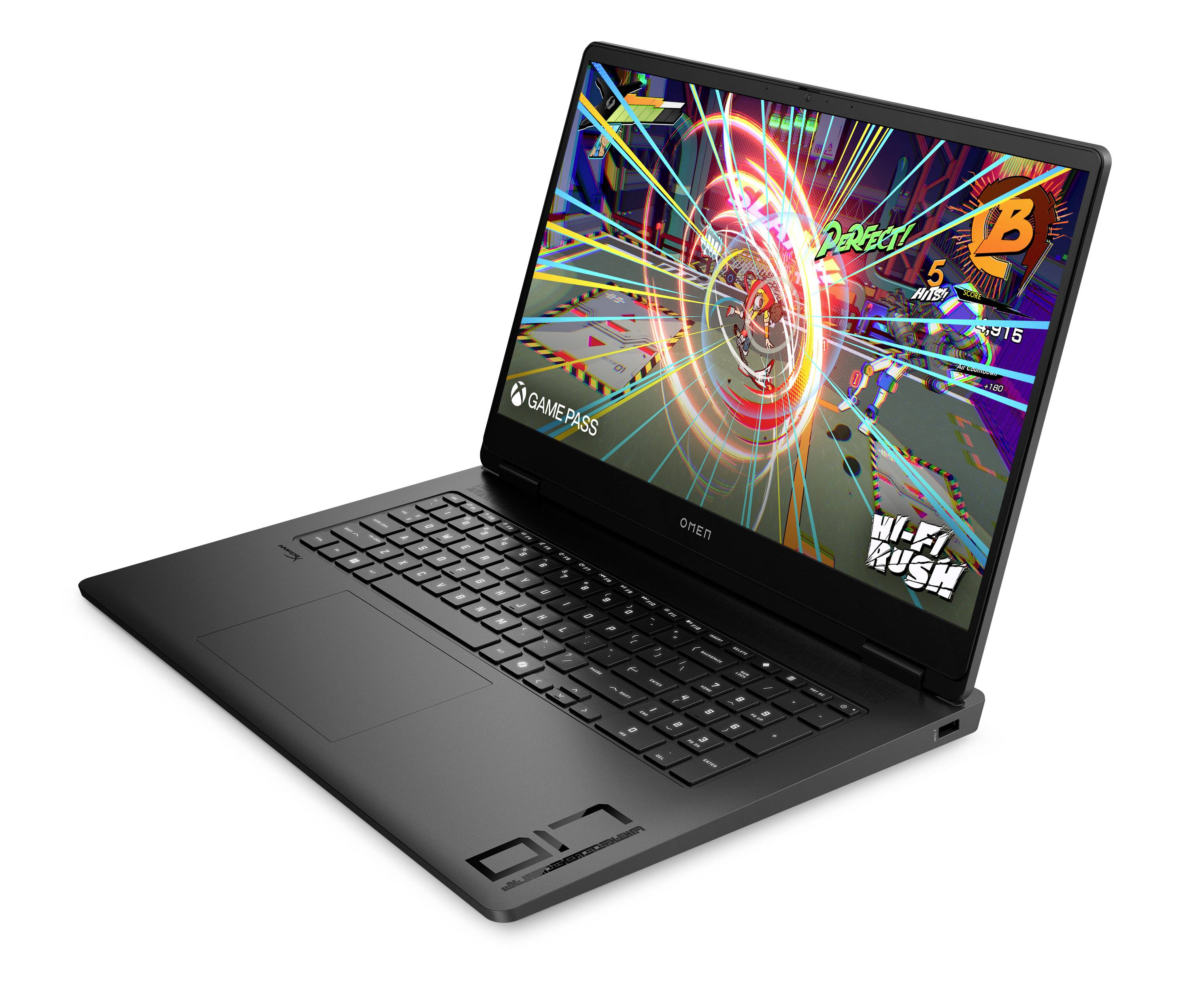 Ein schwarzer Gaming-Laptop, der auf weißem Hintergrund geöffnet dargestellt ist und ein farbenfrolies Rennspiel auf dem Bildschirm anzeigt.