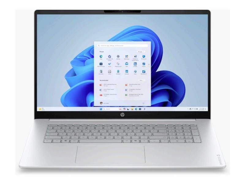Ein silberner HP-Laptop, der auf weißem Hintergrund geöffnet ist und den Windows 11-Desktop mit dem Startmenü in der Mitte des Bildschirms anzeigt.