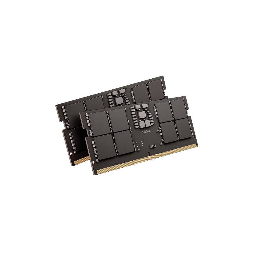 Zwei Computerspeichermodule (RAM-Sticks) auf weißem Hintergrund gezeigt.
