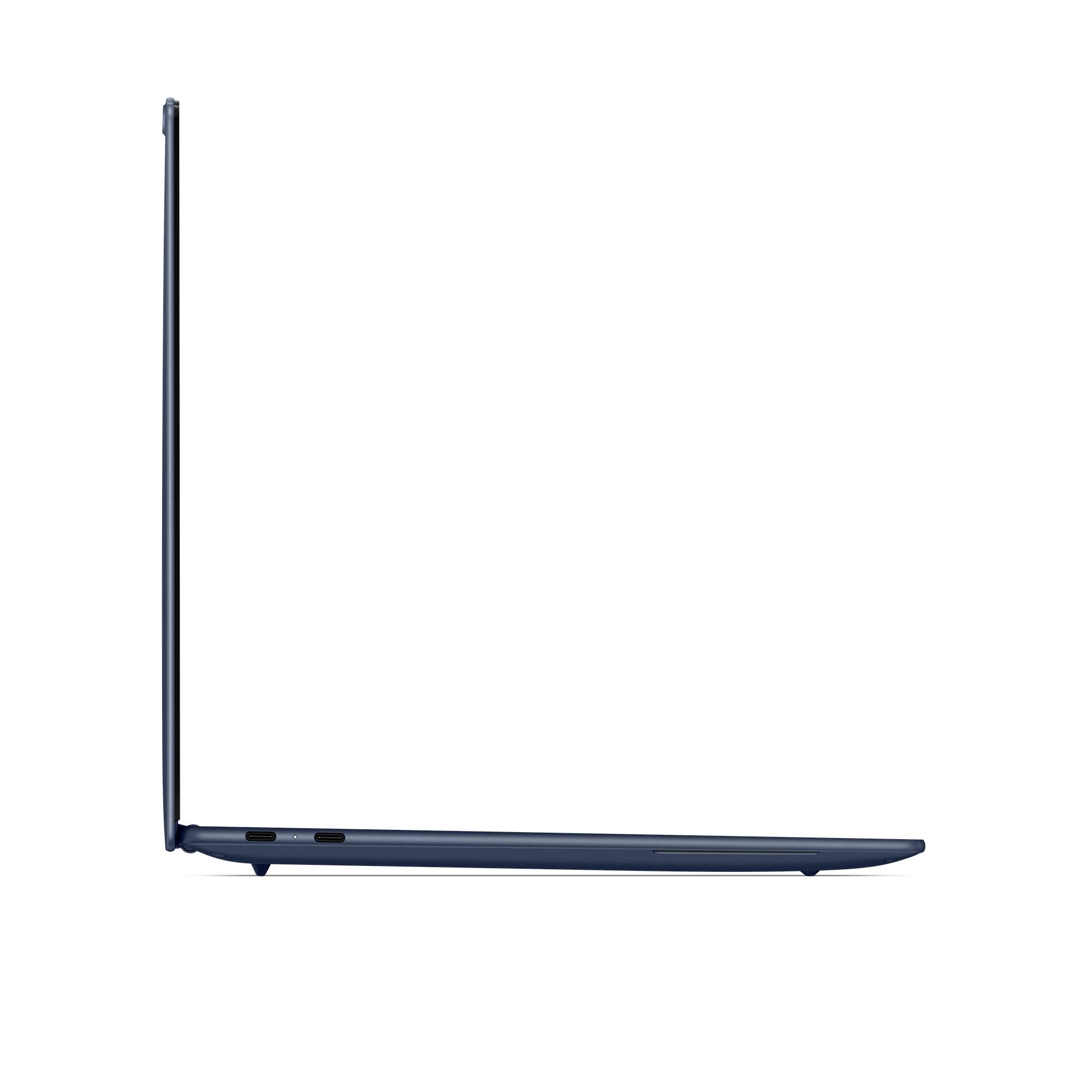 Seitenansicht eines dünnen, in etwa rechtwinkliger Position geschlossenen Laptops, der das schlanke Profil und das dunkelblau gefärbte Gehäuse auf weißem Hintergrund zeigt.