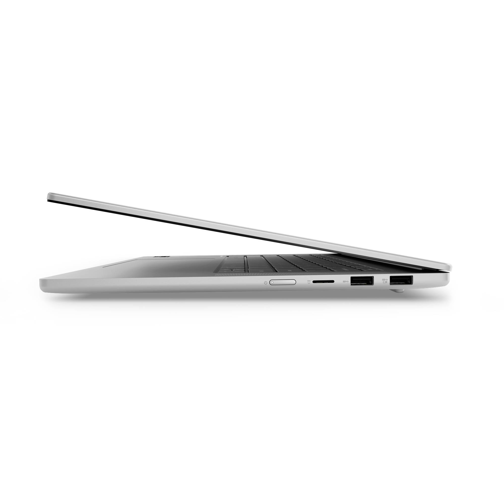 Seitenansicht eines dünnen silbernen Laptops, teilweise geöffnet, zeigt Tastatur und Seitenports auf weißem Hintergrund.
