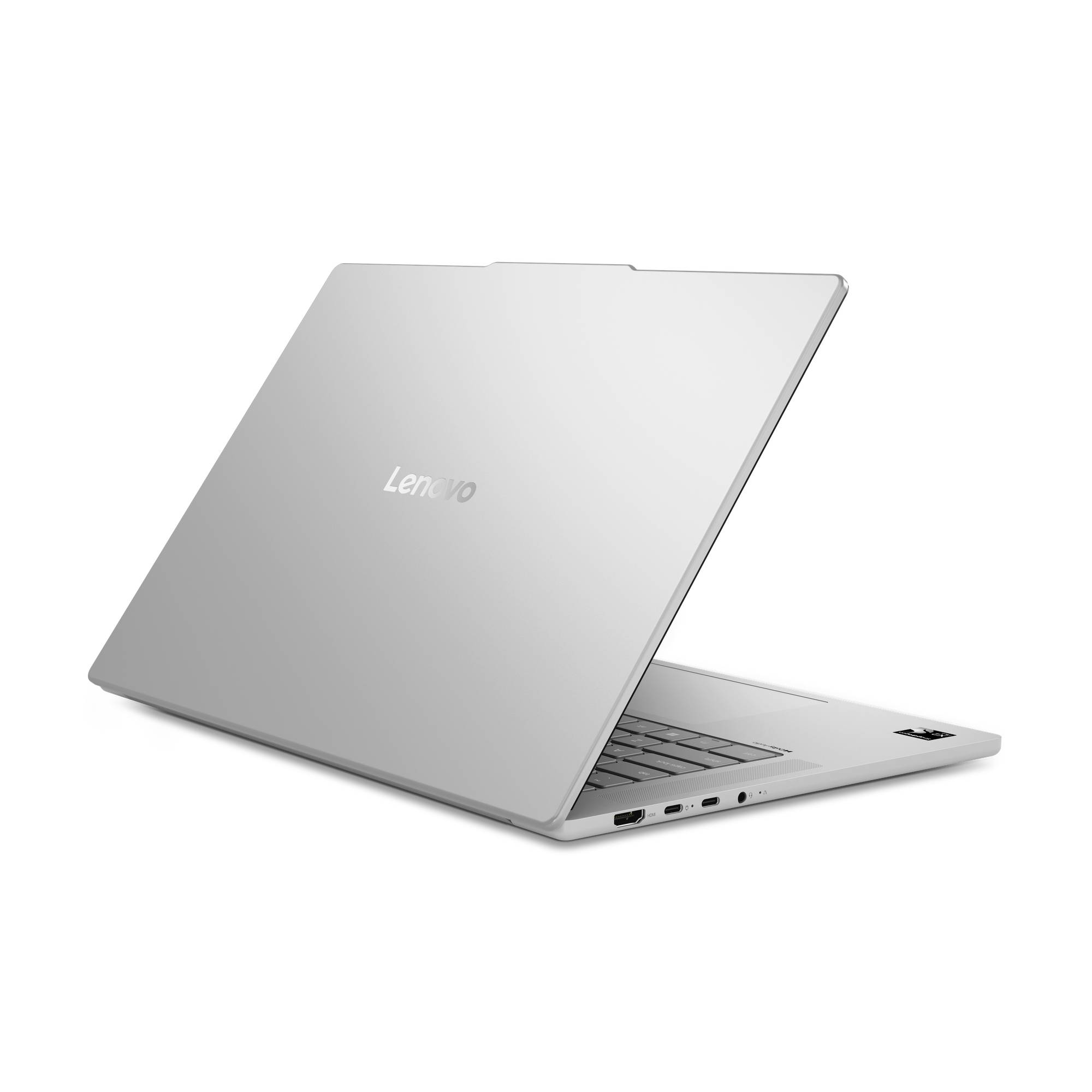 Silberner Lenovo-Laptop auf weißem Hintergrund teilweise geöffnet, zeigt die Tastatur und die seitlichen Anschlüsse.