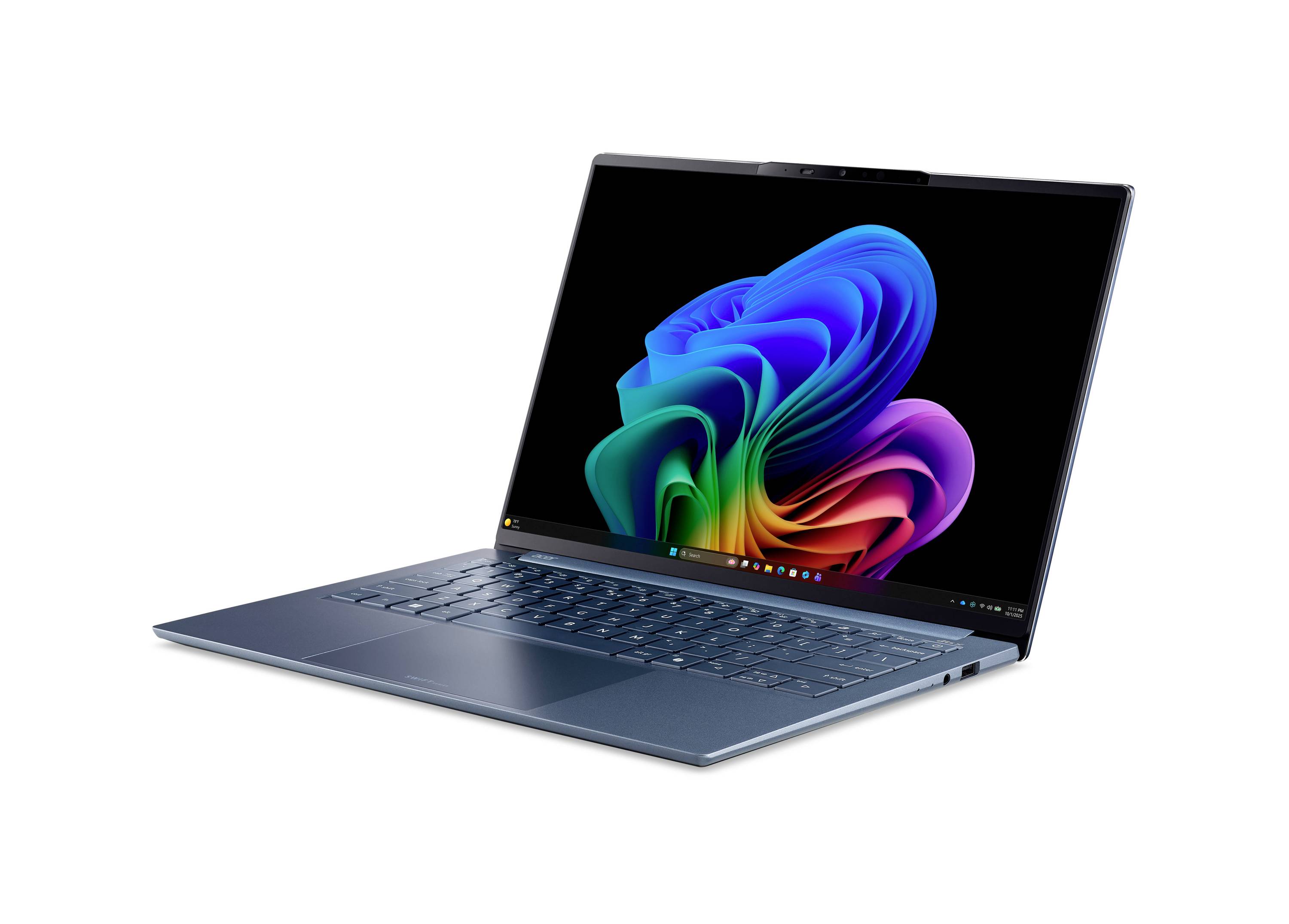 Ein schlanker blauer Laptop, der in einem Winkel geöffnet ist und ein farbenfrohs abstraktes Hintergrundbild auf dem Bildschirm zeigt.