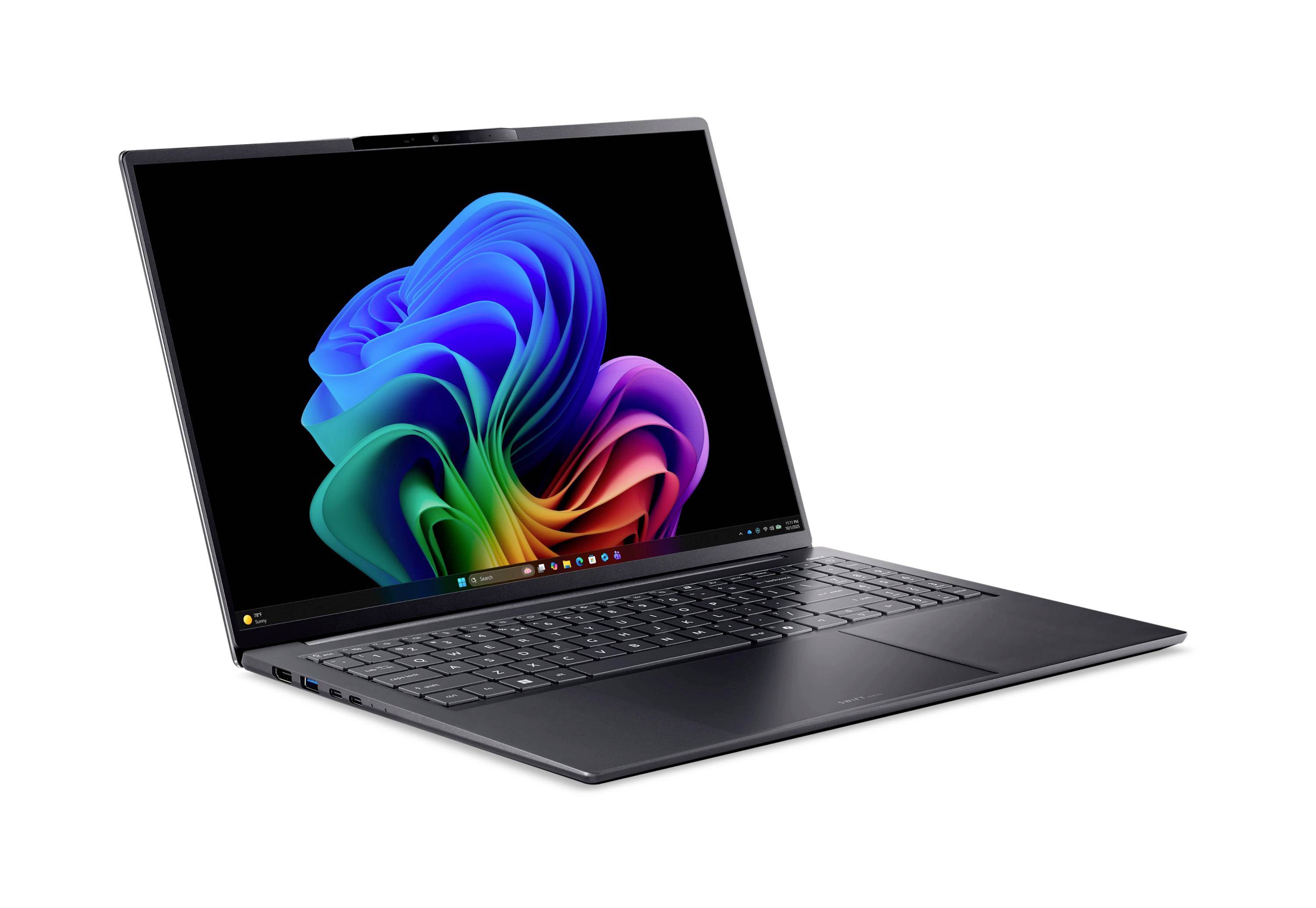 Offener Laptop-Computer mit buntem abstraktem Hintergrundbild auf dem Bildschirm, gezeigt auf weißem Hintergrund.