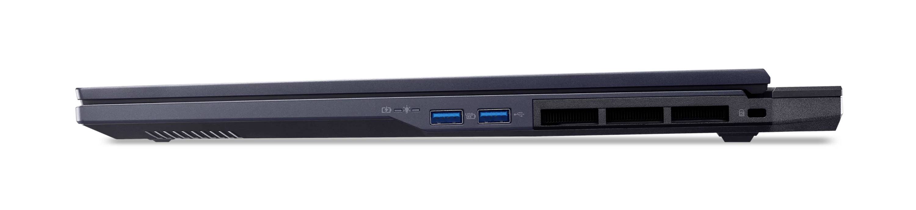 Nahaufnahme der Seitenkante eines schwarzen Laptops mit zwei blauen USB-Anschlüssen, einem großen Kartensteckplatz und Lüftungsgittern.