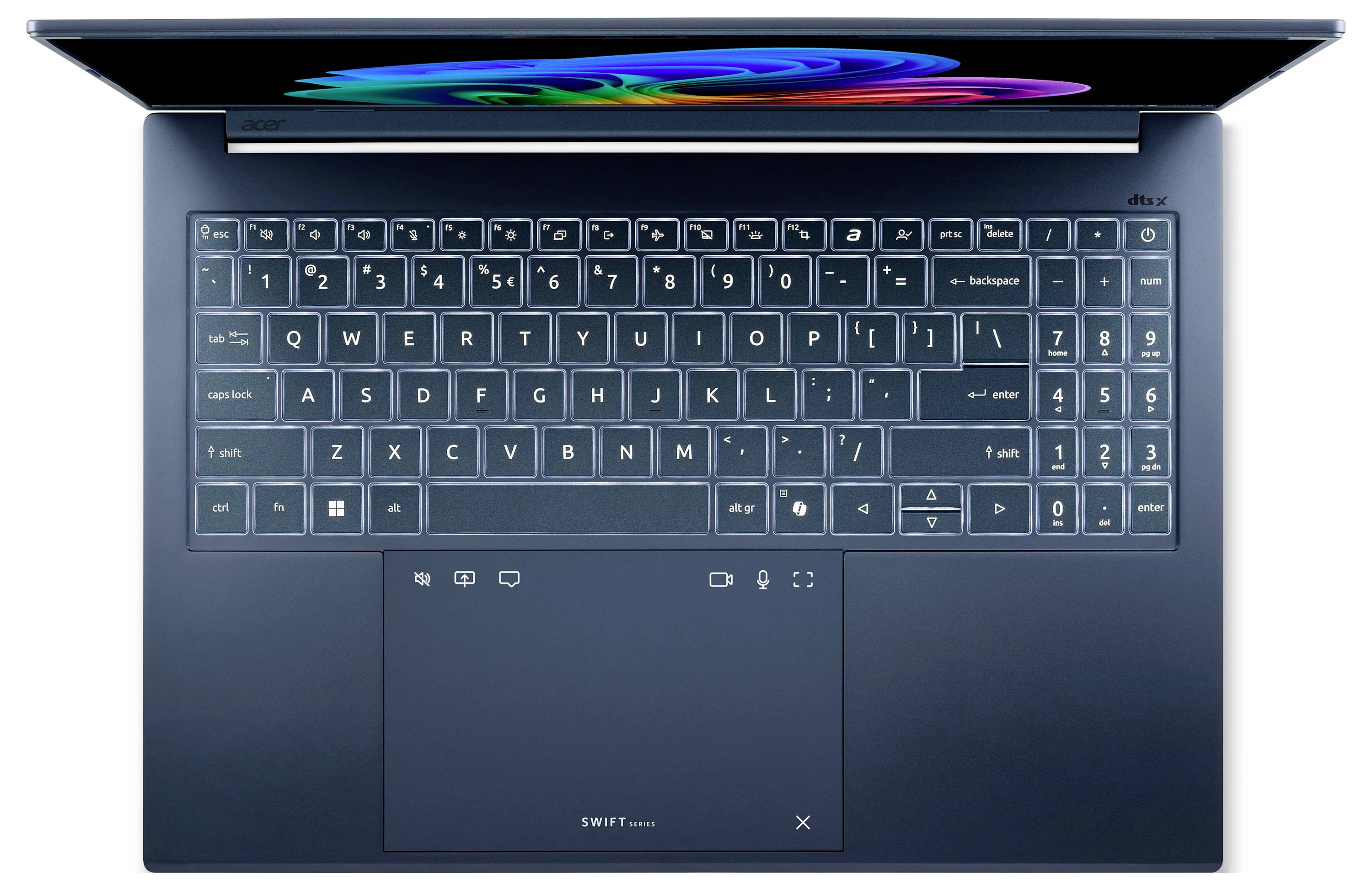 Draufsicht eines aufgeklappten blauen Laptops mit vollständiger Tastatur und Ziffernblock, zeigt ein großes Touchpad mit Symbolen und der Bezeichnung "Swift".