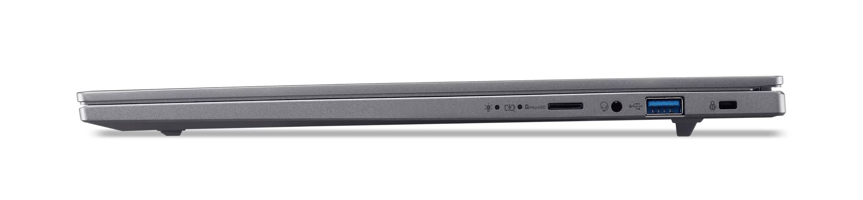 Seitenansicht eines geschlossenen silbernen Laptops, die das dünne Profil, die vorderen Anschlüsse und den blauen USB-Anschluss zeigt.